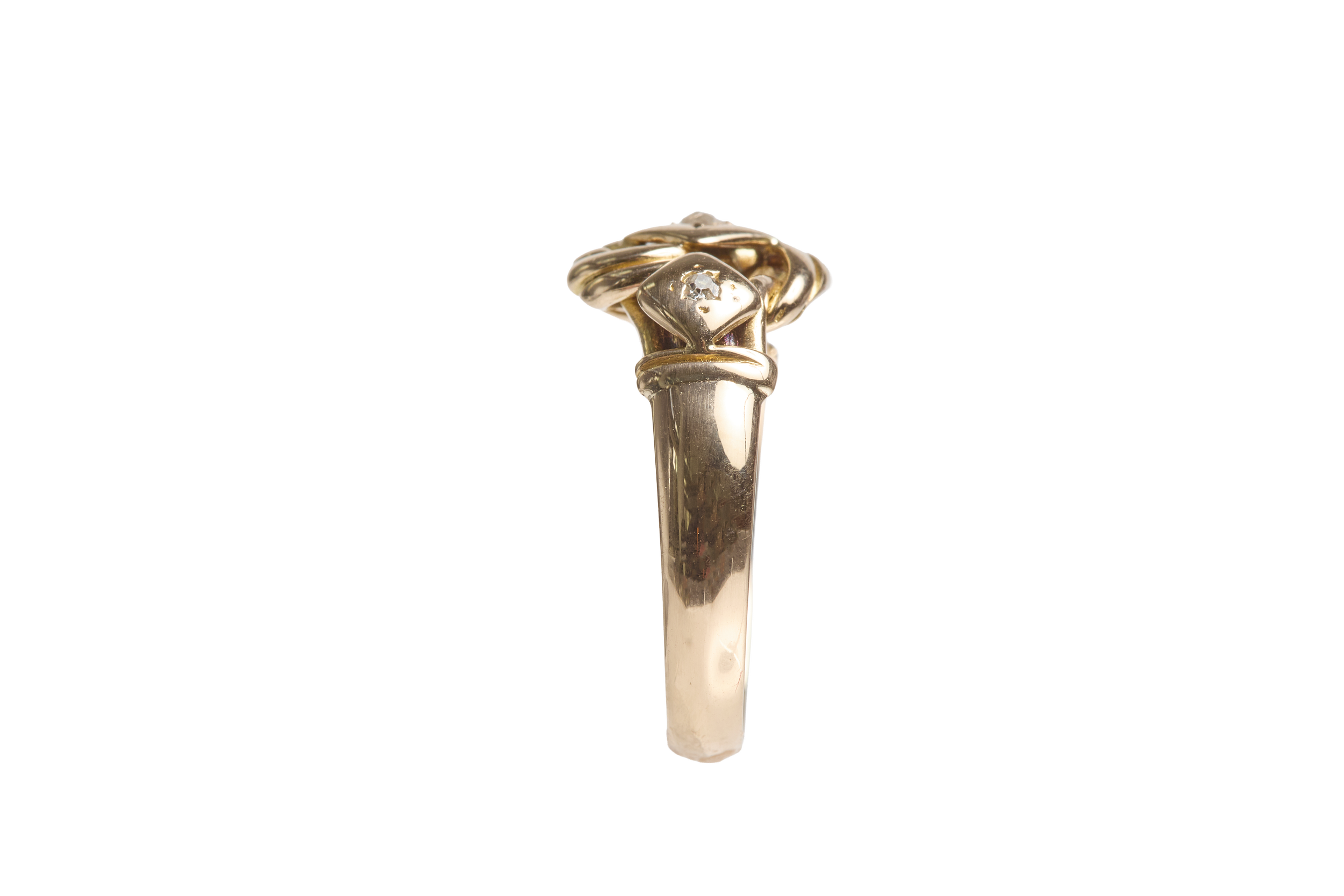 Different Central Knot with 3 Triangles and Diamonds_0653.png