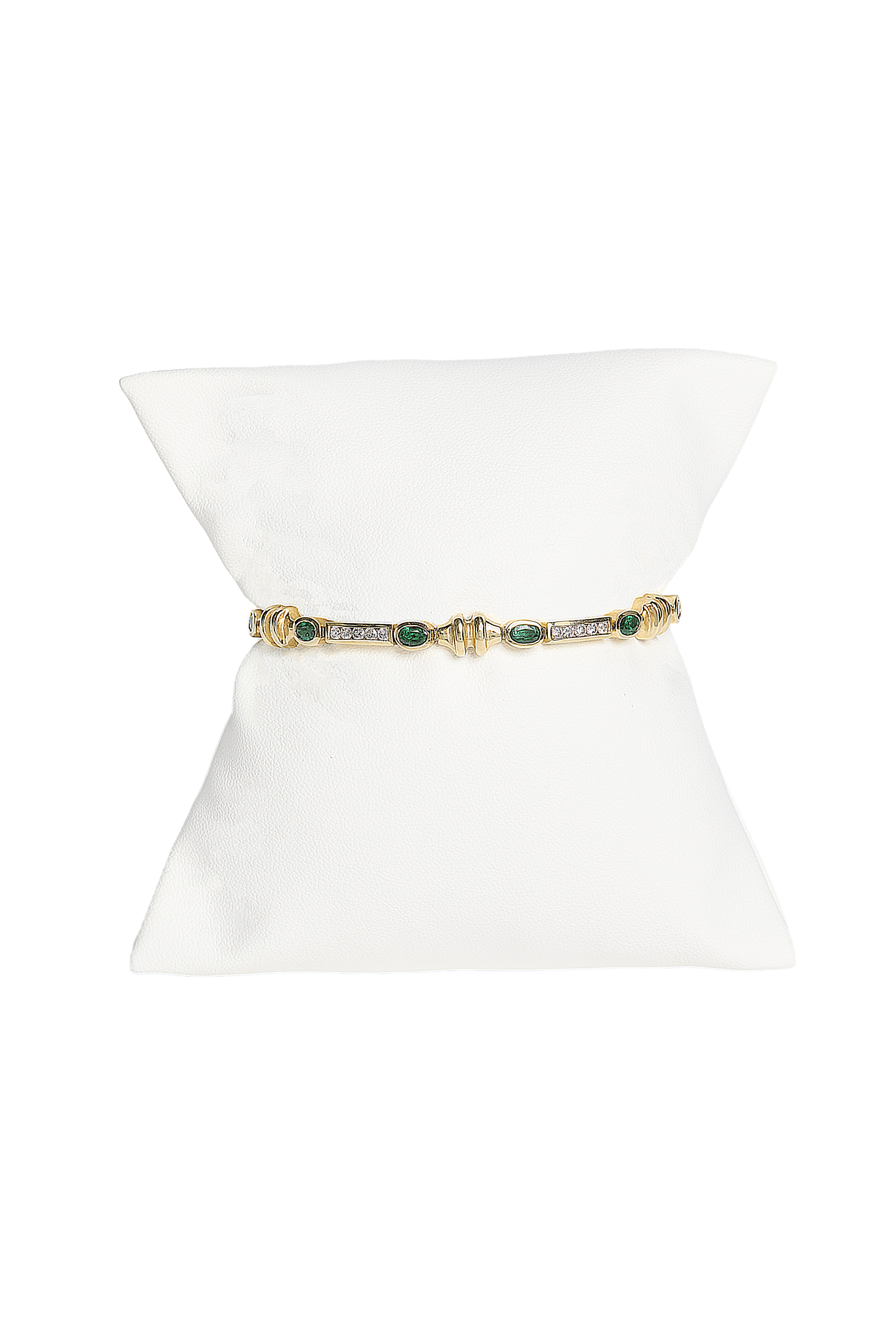 Oval Emerald and 5 diamond lozenge link Bracelet0530.png