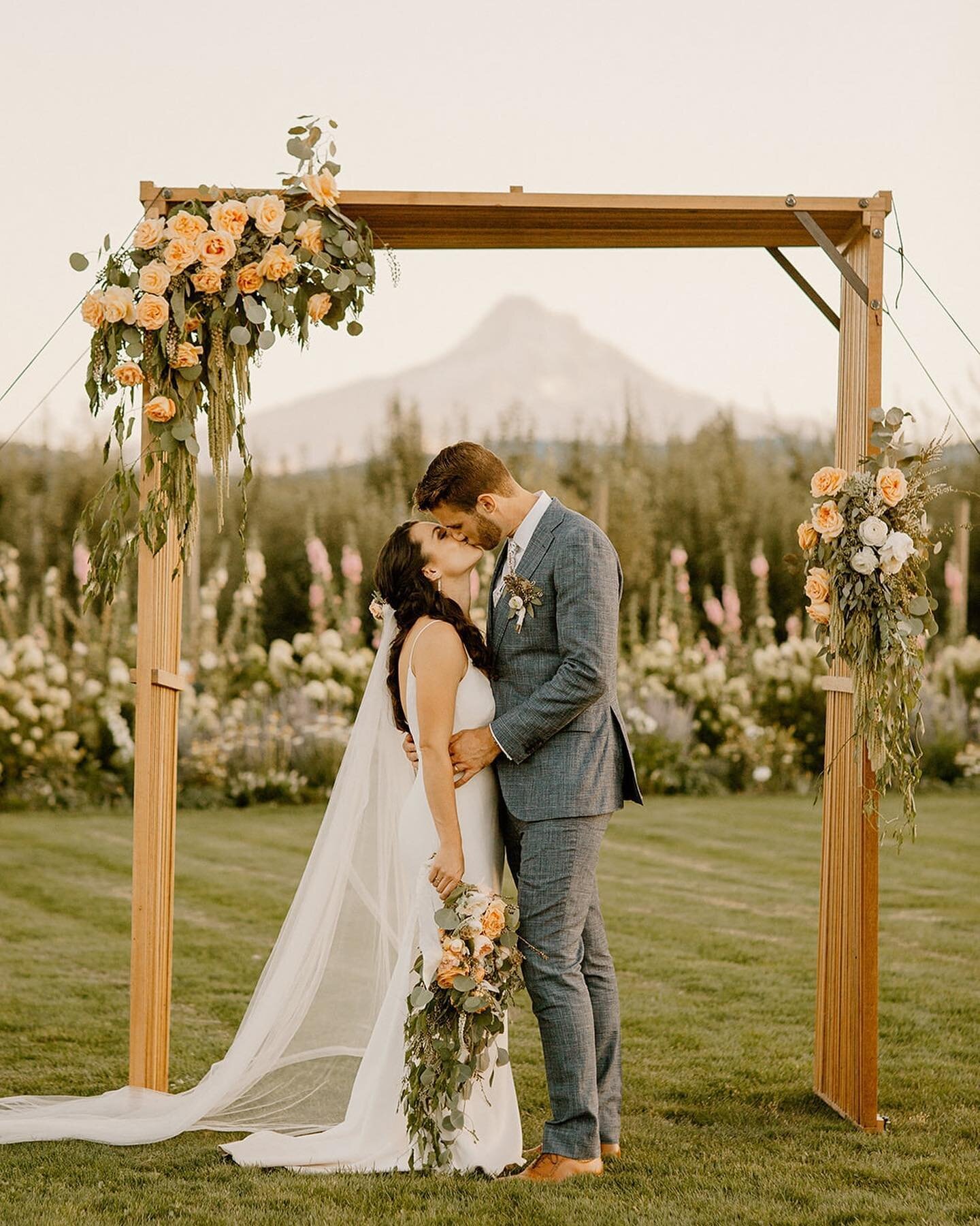 😘😘😘⁠⁠
⁠⁠
#weddingsintheorchard ⁠⁠
⁠⁠
Photo: @gina.paulson 
⁠⁠
⁠⁠
⁠⁠
⁠⁠
⁠⁠
⁠⁠
⁠⁠
⁠⁠
⁠⁠
⁠⁠
⁠⁠
⁠⁠
⁠⁠
⁠⁠
⁠⁠
⁠⁠
⁠⁠
#hoodriverwedding #mthoodwedding #columbiagorgewedding #gorgewedding #gorgeweddings #oregonwedding #washingtonwedding #pdxwedding #mthood