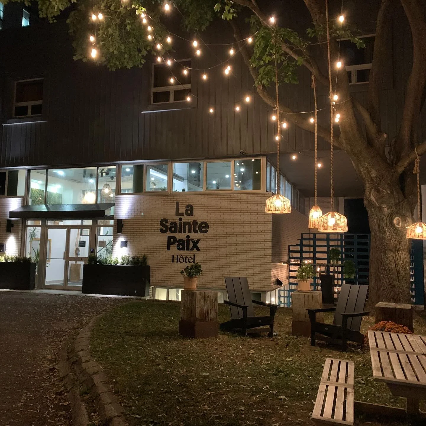 We took a trip to Quebec City this past weekend to celebrate our 10-year wedding anniversary. We stayed at @lasaintepaix in the Montcalm neighborhood. This former monastery has been converted to a lovely self-check in style hotel.

It&rsquo;s located