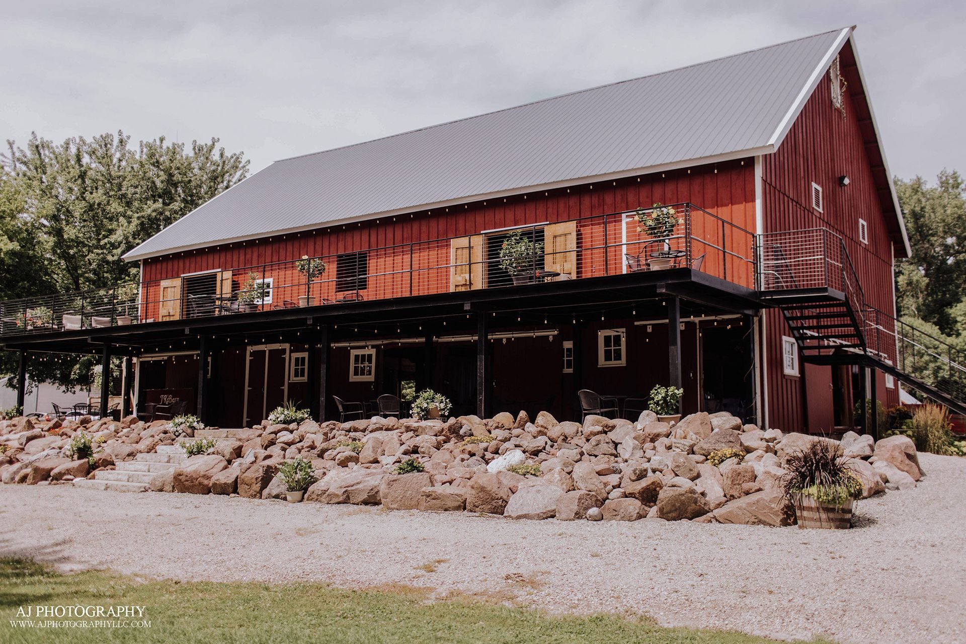 JR's Barn Barn Wedding Venue MN Affordable Wedding Venue Twin Cities