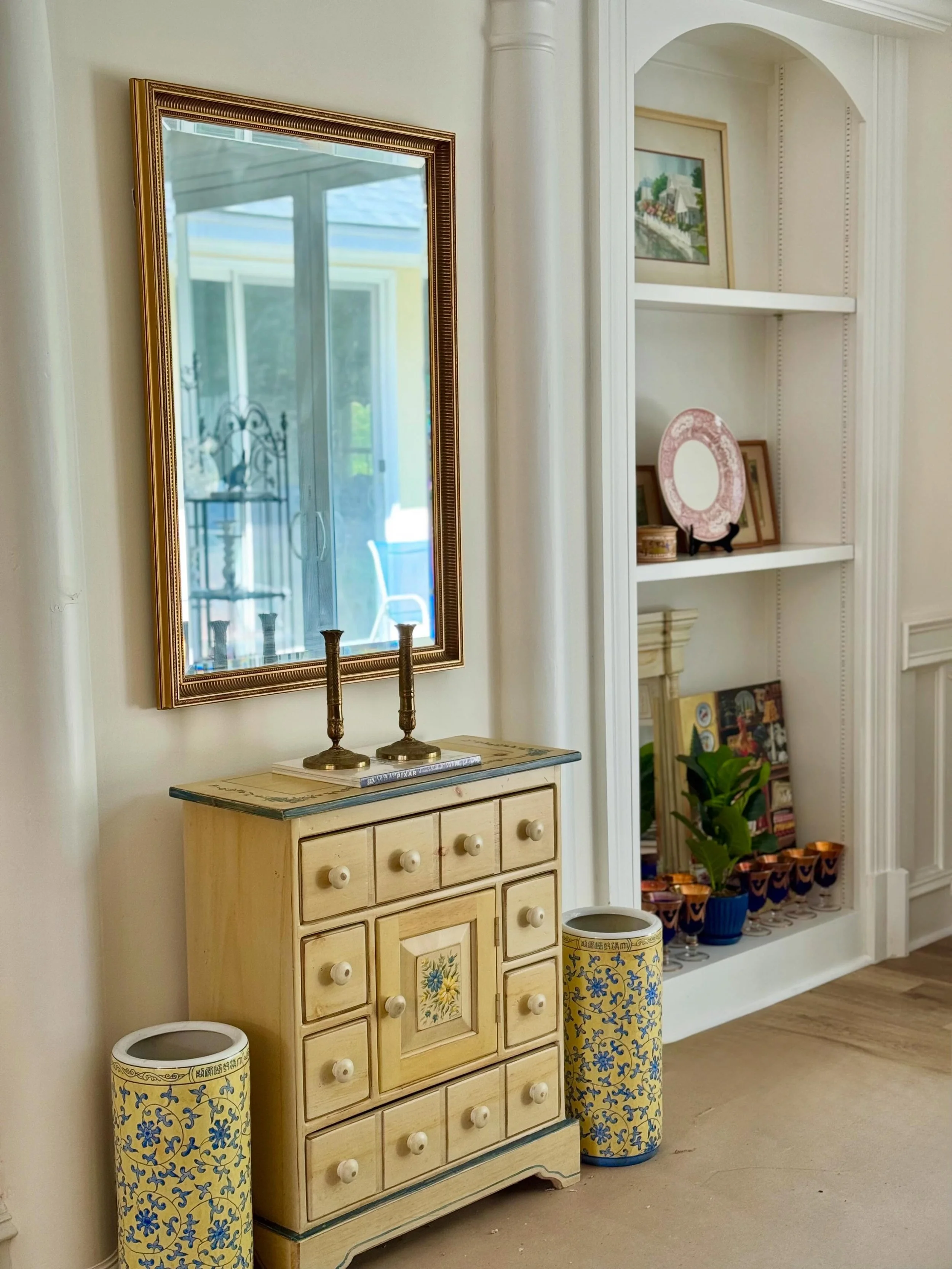 The photos and the appointment scheduling link for The Landings Estate Sale will be added to our website tonight at 8pm! Make sure to set your alarms! #estatesale #estatesalefinds #vintage #savannah #visitsavannah