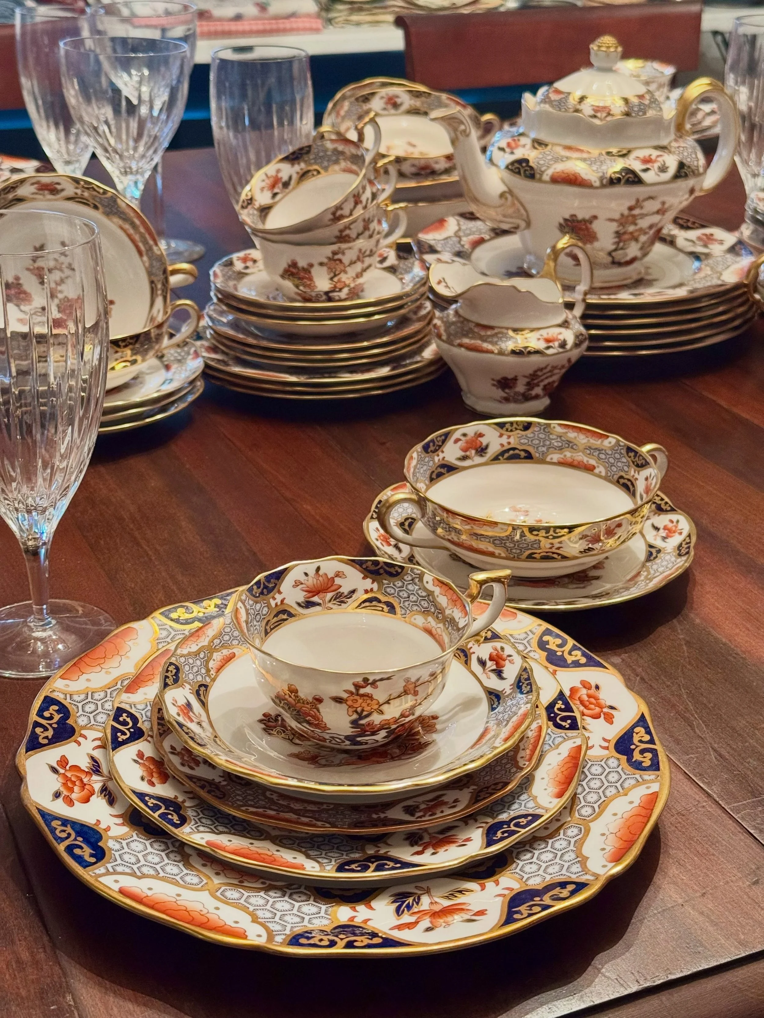 This china is absolutely stunning 😍 12 place-settings for all of your family and friends ❤️ Available at The Bluff Estate Sale #estatesale #estatesalefinds #vintage #visitsavannah #savannah