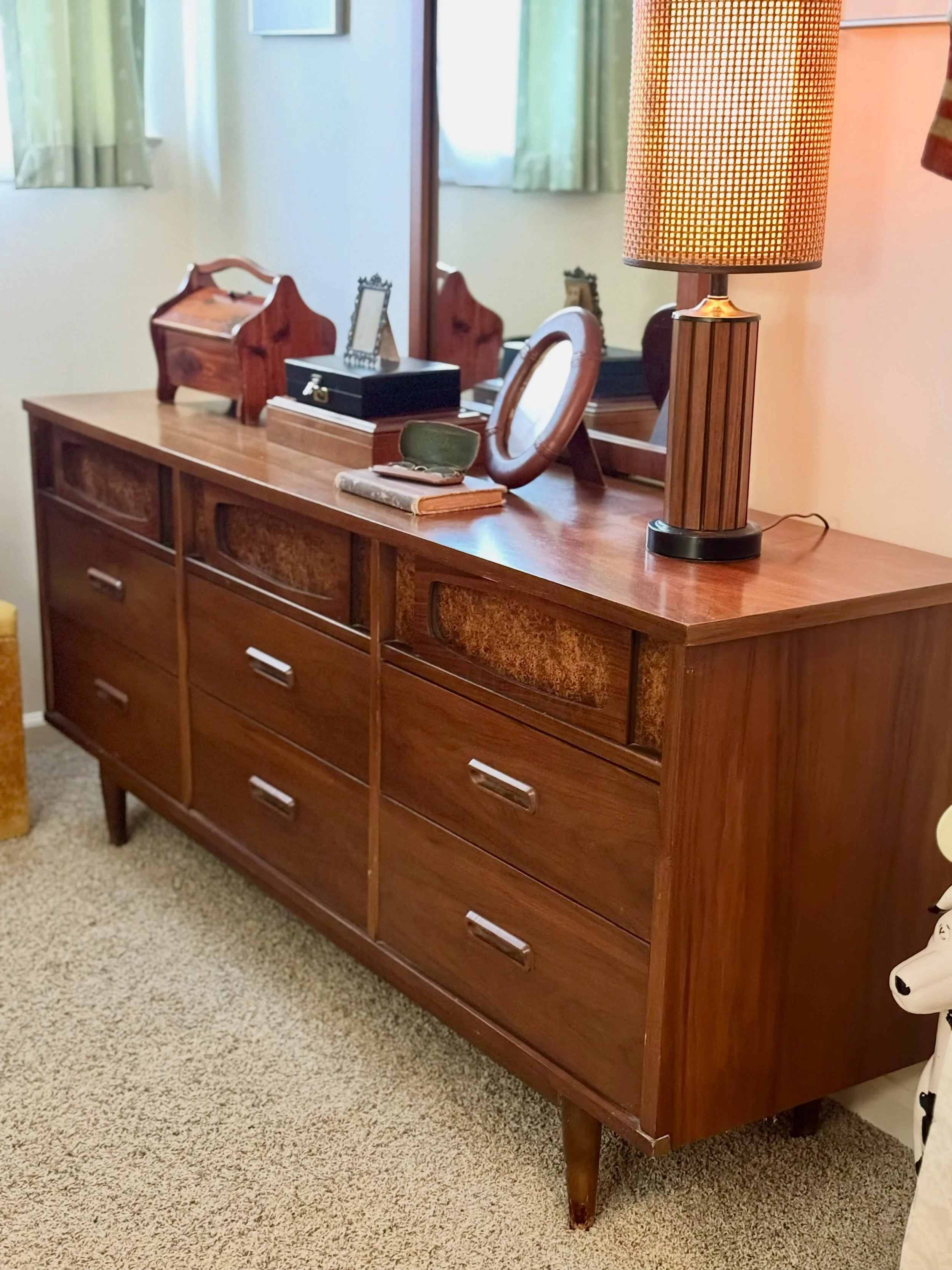 The photos for this weeks Southside Savannah Estate Sale will be added to our website tonight at 8pm! No appointments necessary! #estatesalefinds #estatesale #vintage #savannah #visitsavannah