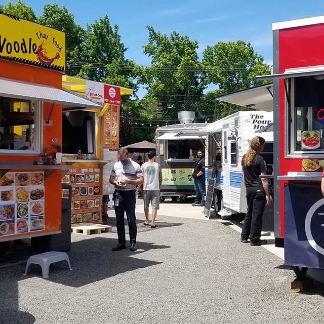 Did you know that NW Portland has it's very own foodcart pod? It's got a nice cozy vibe with stellar food. Go check them out: @nobhillfoodcarts_pdx 
#foodcart #portlandfoodcarts #foodie #pdxeats #travelportland #pdxlife #staycation #pnwisbest #oregon