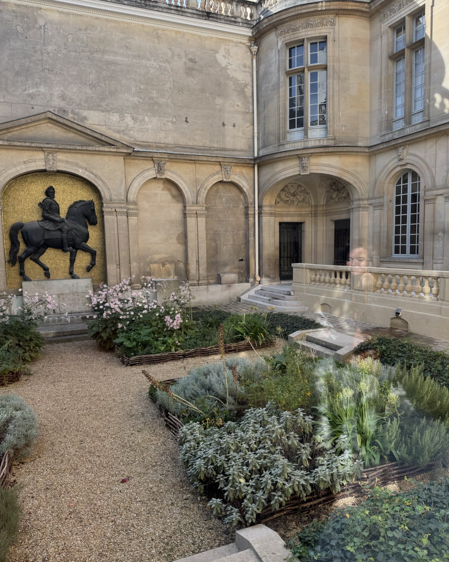 Mus&eacute;e Carnavalet in the Marais is the perfect way to spend a Sunday. You can travel through Paris from prehistoric times to the present day. Paintings, sculptures, and furniture oh my! #sundaystroll #crispfallday #museumsunday #marais  #museec