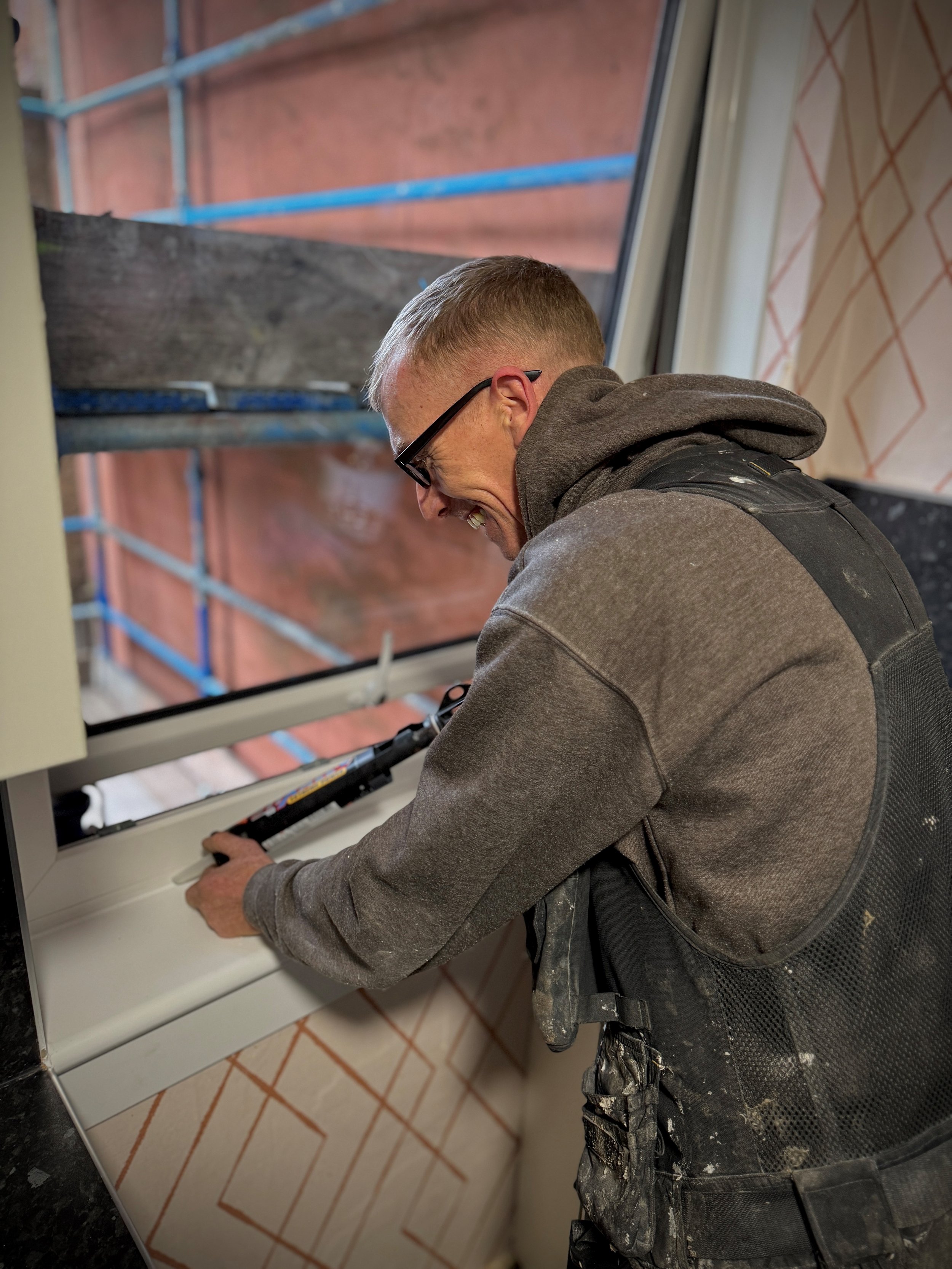Hundreds of homes benefit from major tenement window upgrade in Govan