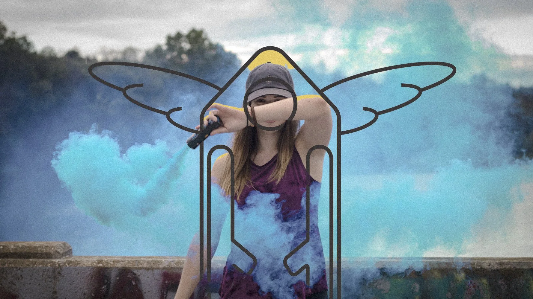 Une jeune femme coiffée d'une casquette tient un fumigène qui libère une fumée bleu turquoise formant un cœur, évoquant l'atmosphère onirique du rêve. Le logo ailé des Cahiers de l'imaginaire se superpose à la scène.