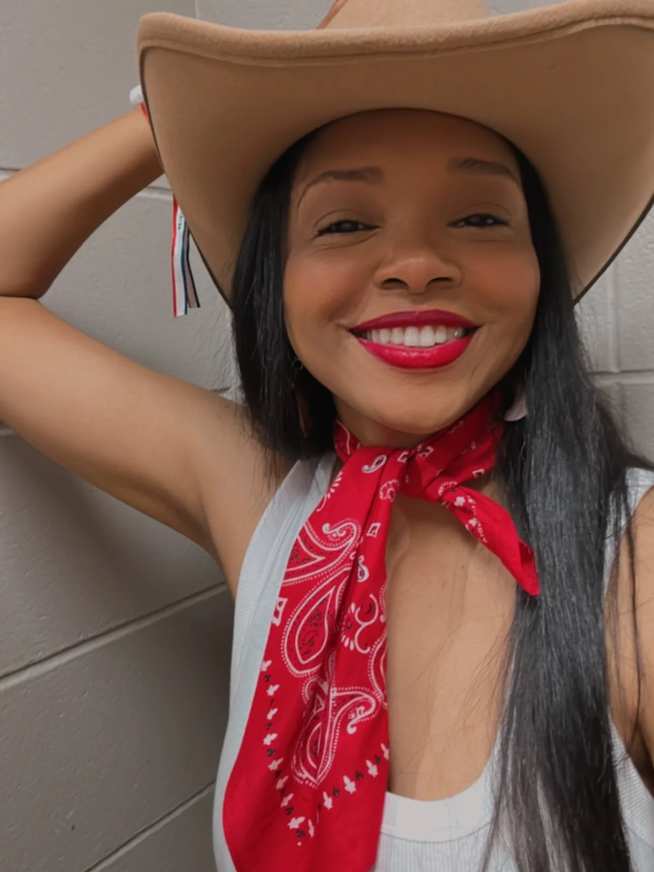 Weekend in Houston with the besties for the Cowboy Carter Tour ❤️💙🤍 Despite the mid-air car malfunction, the Beyoncé concert was a usual Beyoncé concert…TOP TIER! 
*tips cowboy hat* 🤠