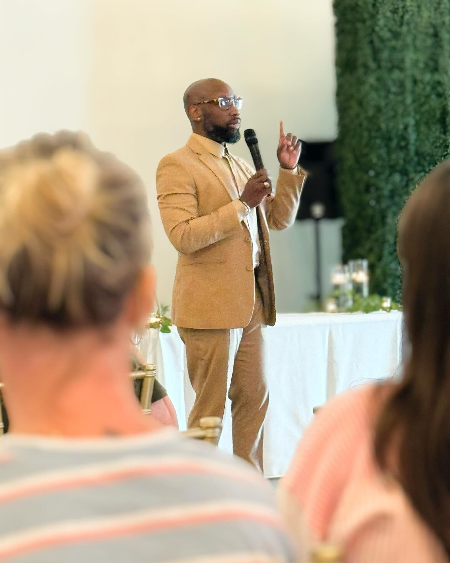 👰💍 Excited to share knowledge with brides-to-be alongside industry experts! Huge shoutout to @avonacres for having me! Let&rsquo;s make your dream wedding a reality! #BridalKnowledge #WeddingPlanning #wellsdesignco