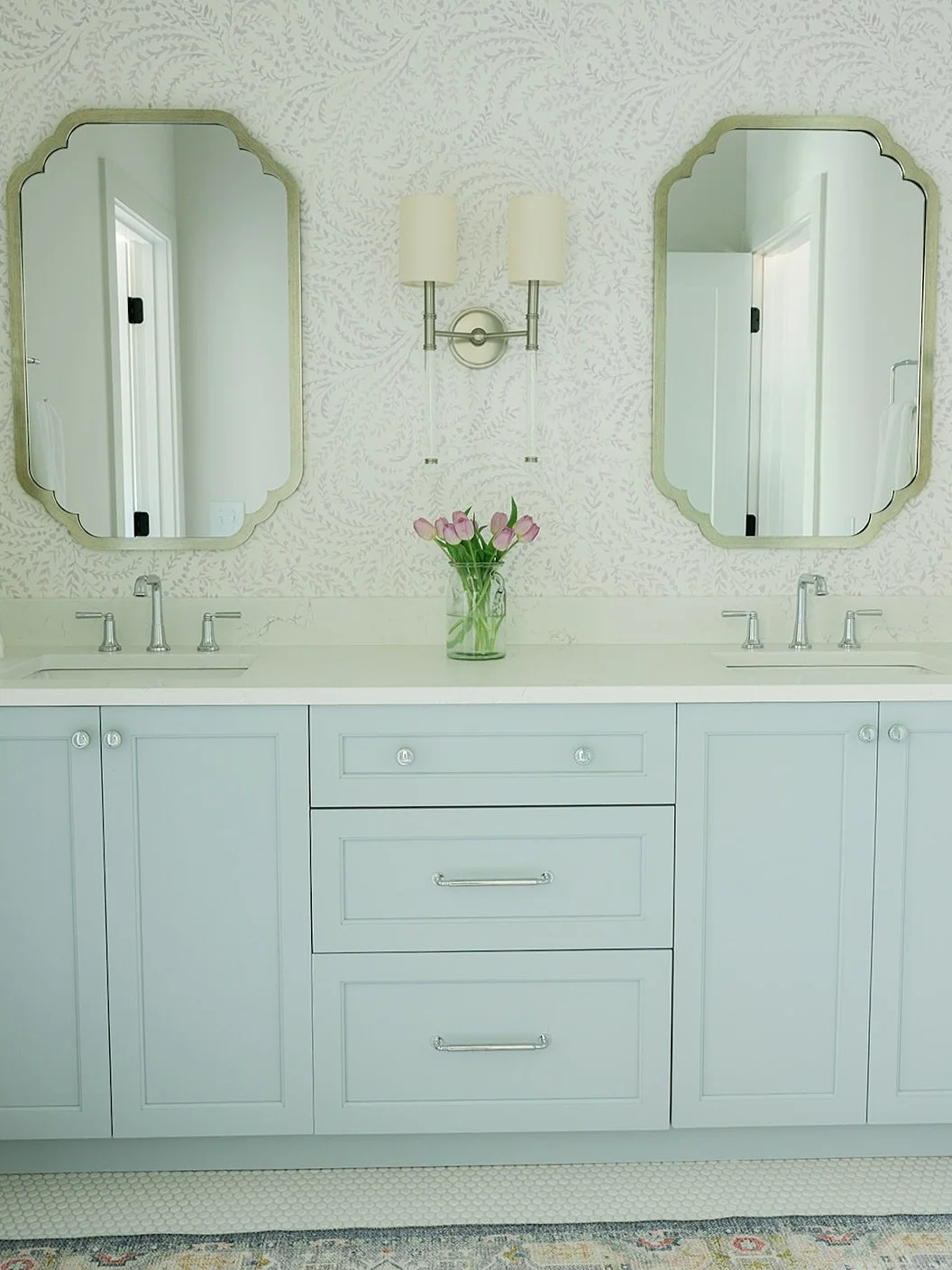 The sweetest Jack and Jill bathroom. 💕

#birminghaminteriordesigner #interiordesign #laurenmurphy #laurenmurphydesign #atlantaga #atlantainteriordesign #atlantainteriordesigner #jackandjill #jackandjillbathroom

Birmingham, AL | Interior Designer | 
