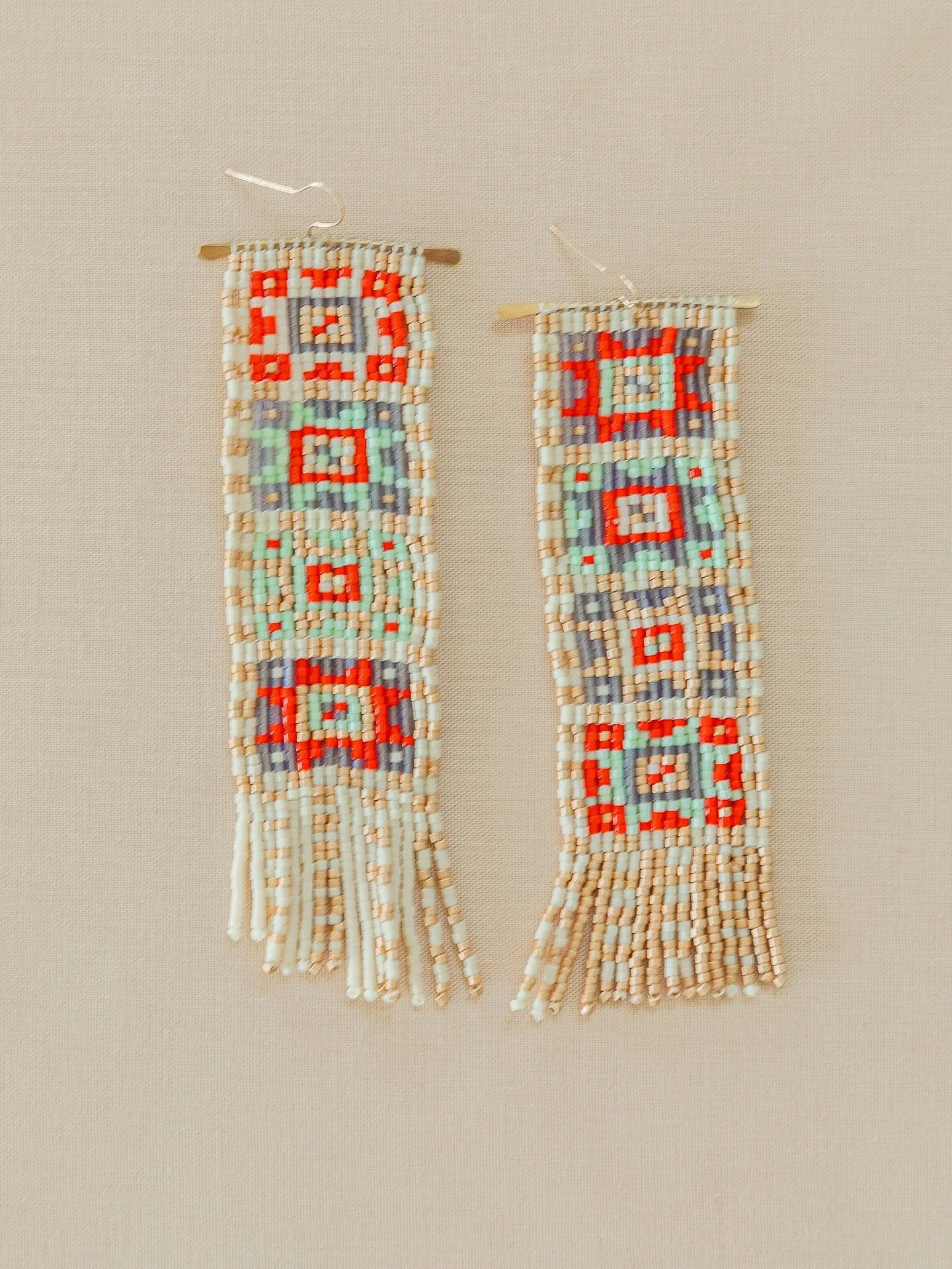 ☀️Bringing you a fresh drop today! As in Sunday☀️

All pieces will be available at 6pm CT today. A handful of summer colored sawtooths of varying sizes along with 1 pearl necklace as I start getting back in the saddle of makery and shenanigans after 