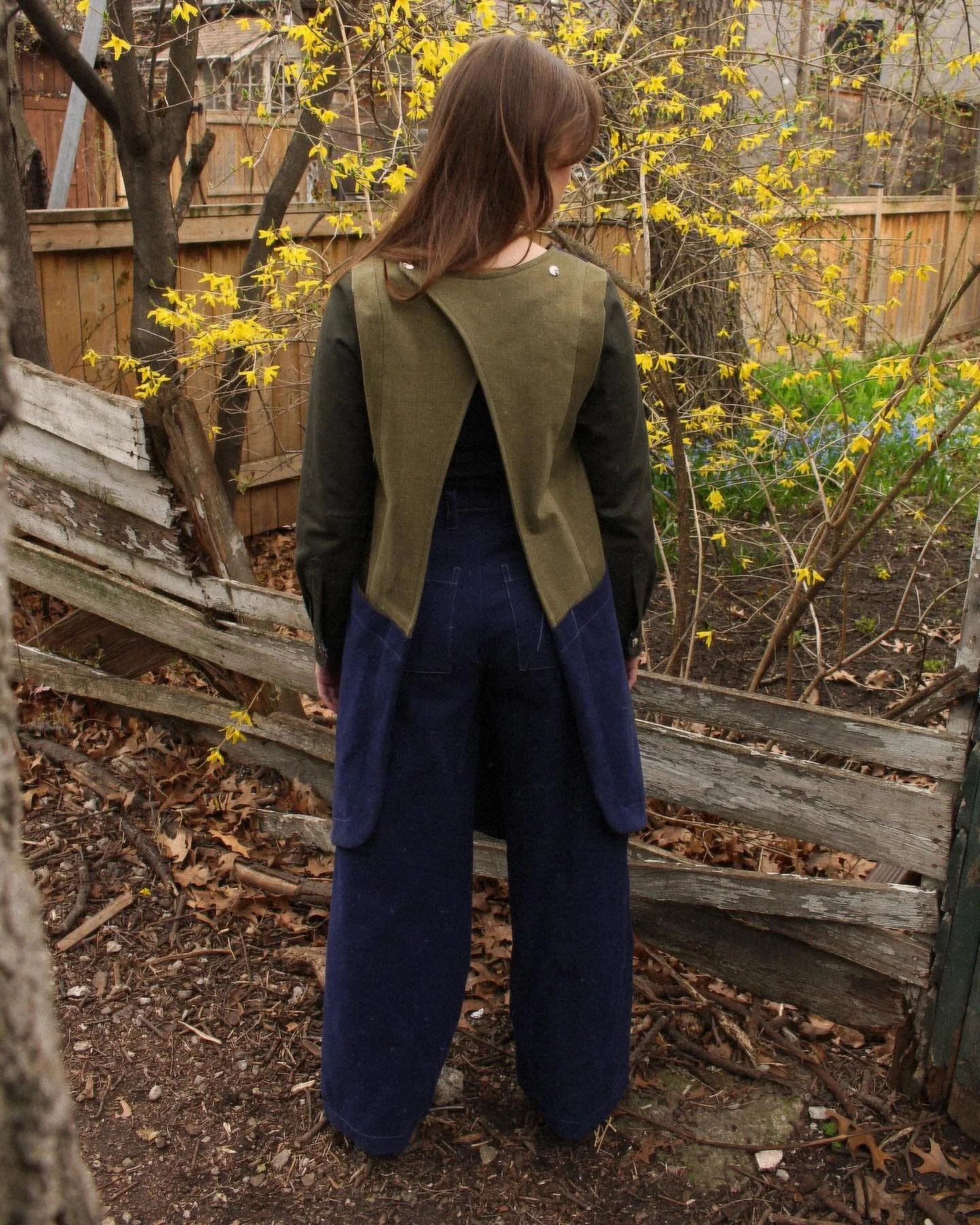 The first of many catch-up posts!
Here&rsquo;s Ella modelling the Winona pants from 2021 and this Smock from my first fashion design course at TMU in Spring 2022. 
The design of the Smock was inspired by WW2 rationing and women&rsquo;s role in the ho