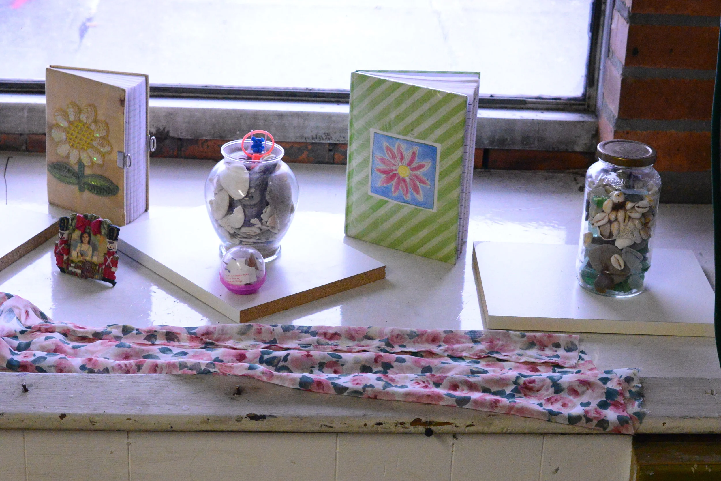 El Atlantico/ The Atlantic, 2017
Sand, beads, sea glass, shells, antler, journals, jars, baby teeth, fortune telling paper. 