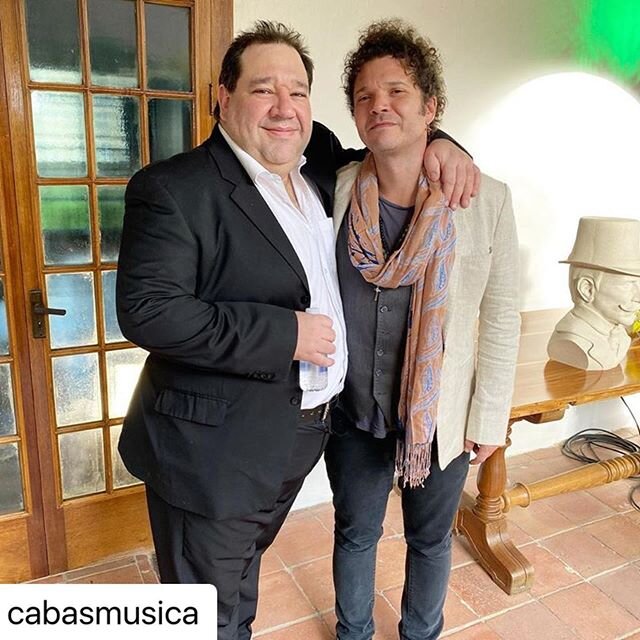 #Repost @cabasmusica ・・・
Bueno aquí la respuesta! El mejor cantante que tiene Colombia, Valeriano Lanchas Ha cantado al lado de Plácido Domingo, Luciano Pavarotti, Juan Pons, Juan Diego Flórez, Martha Senn, Anna Netrebko, y ha sido el único Colom