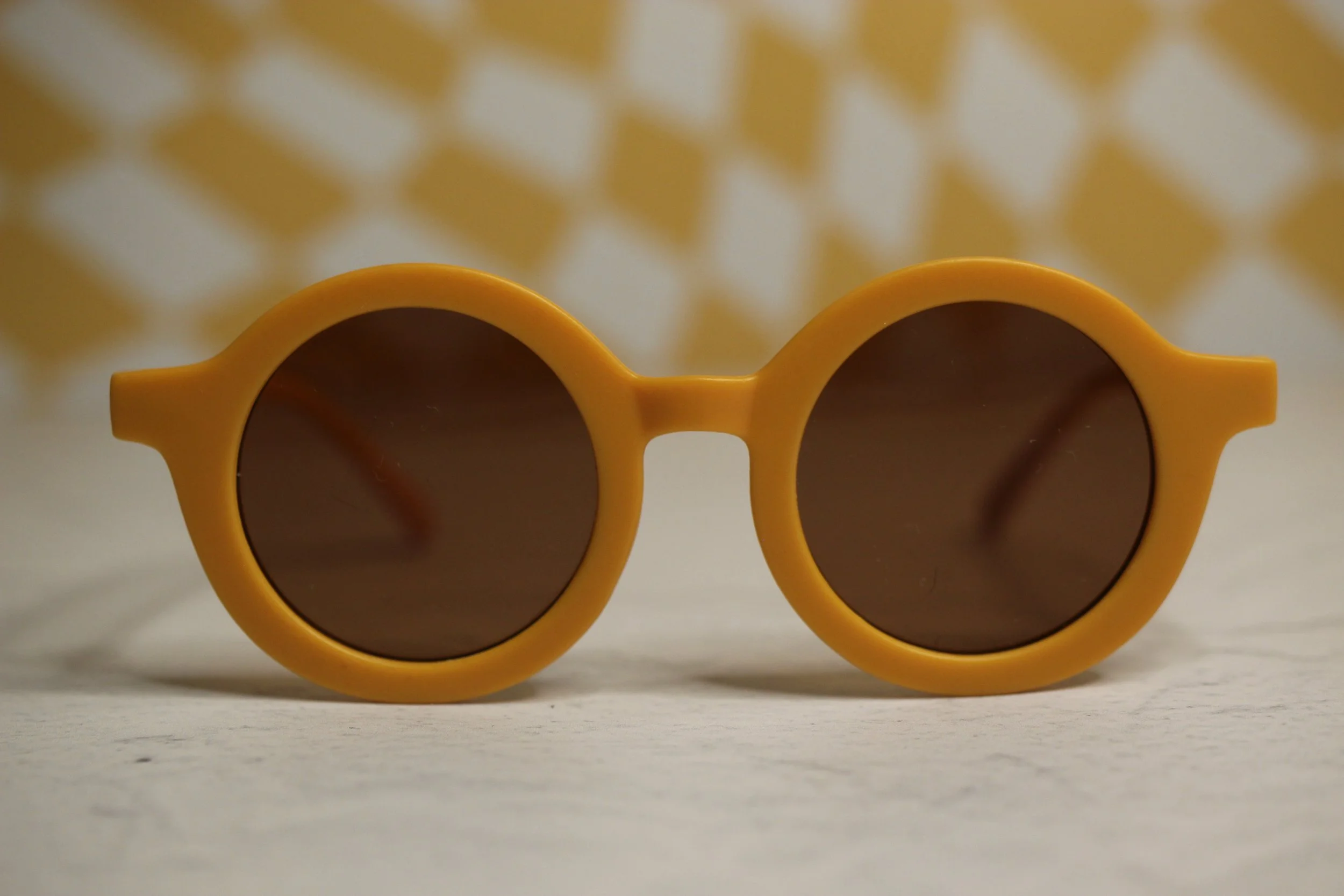 sunnies_yellofront.JPG