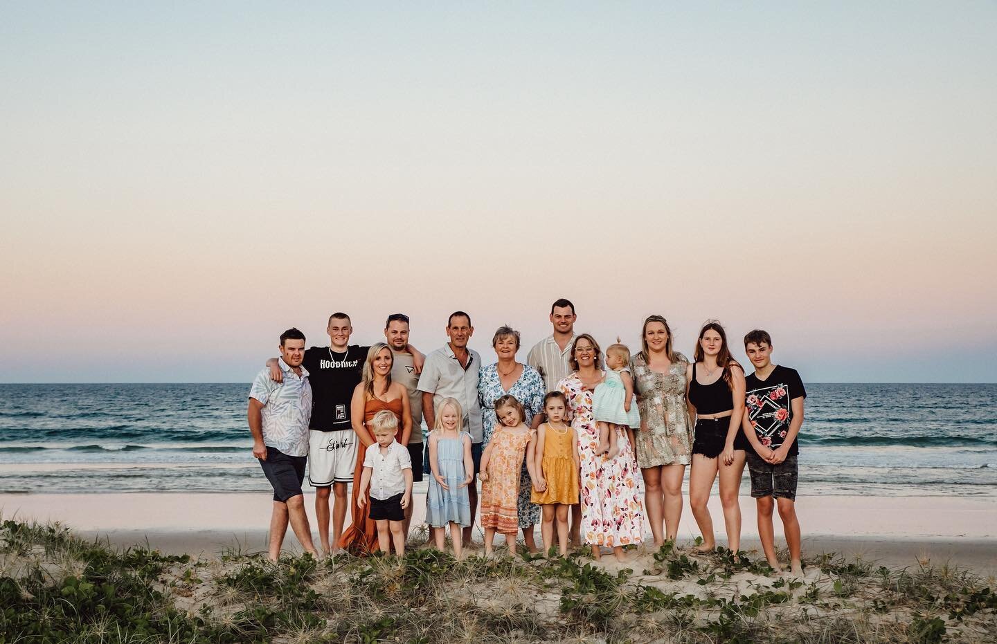 Once upon a time, a photographer headed down the beach to shoot an old school friend and her extended fam, nearly 12 months in the making. 8 Adults and 8 kids.

This photographer proceeded to lock her keys in the car&hellip;with all her gear inside!
