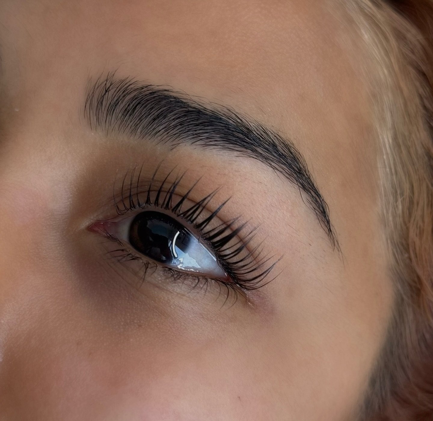 🧐 What&rsquo;s a Korean Lash Lift?

A Korean lash lift is a gentle, keratin infused treatment that lifts, curls, and nourishes your natural lashes from the root (without harsh chemicals or damage).

- Keratin-infused, gentle lash curling treatment
-