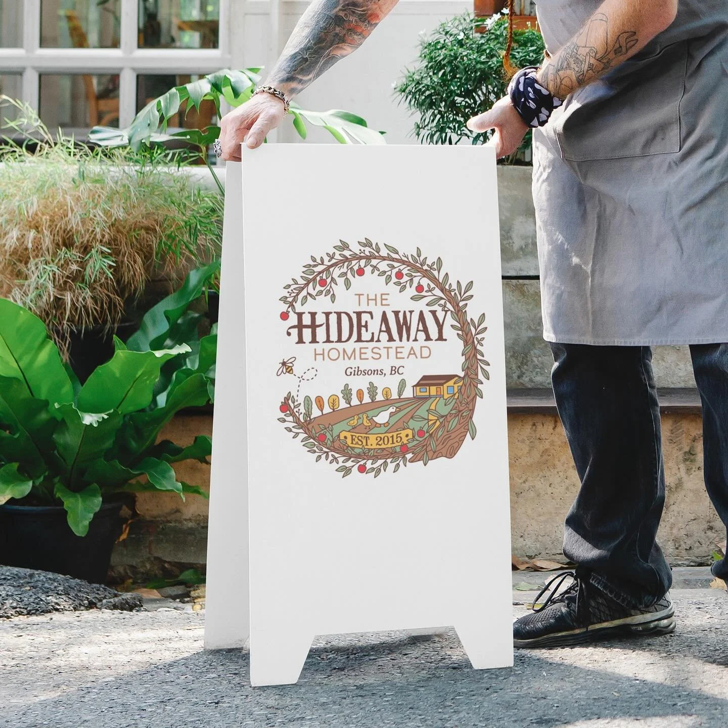 We tried to capture a wide range of elements that the farm has to offer in this illustrative logo, whilst keeping the essence of the design rustic and welcoming. From the buzzing bees, to the apple orchard, and the trusty homestead itself to the swee