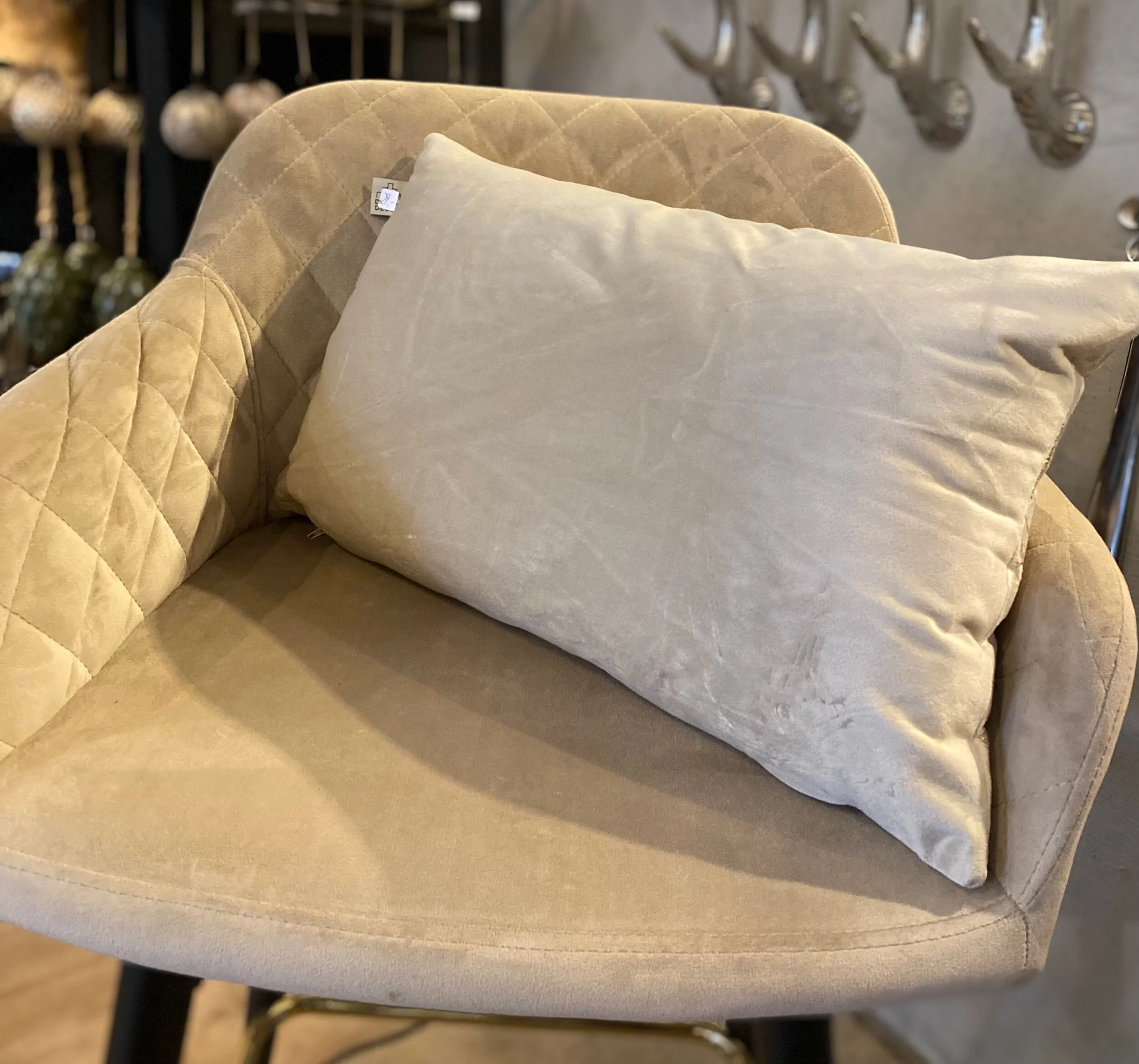 3476CBAE-3D79-40F7-A3E8-63D4D3652D9D