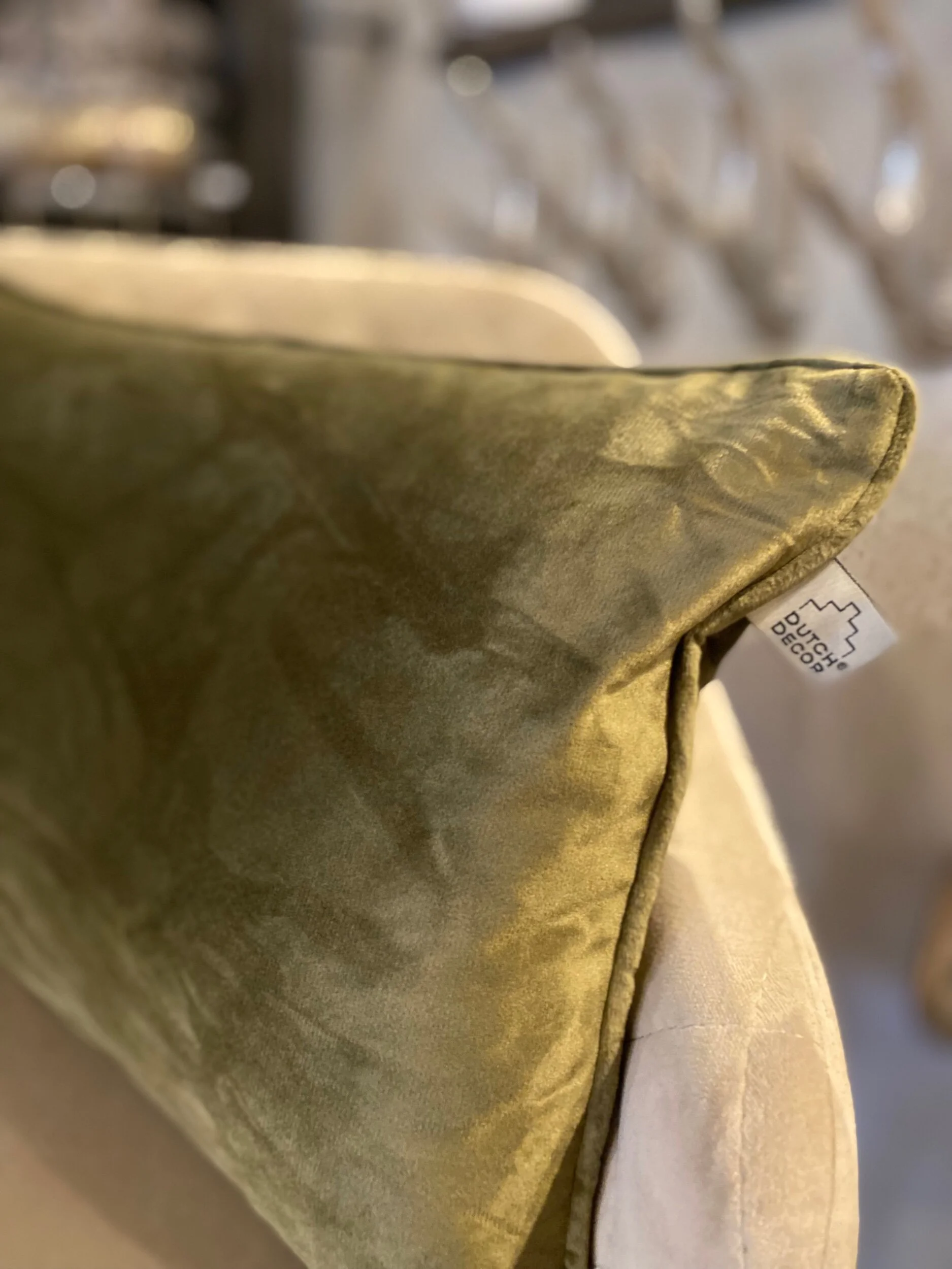 C6DE51DA-195D-460A-8C45-6FCE5ABC4ECB