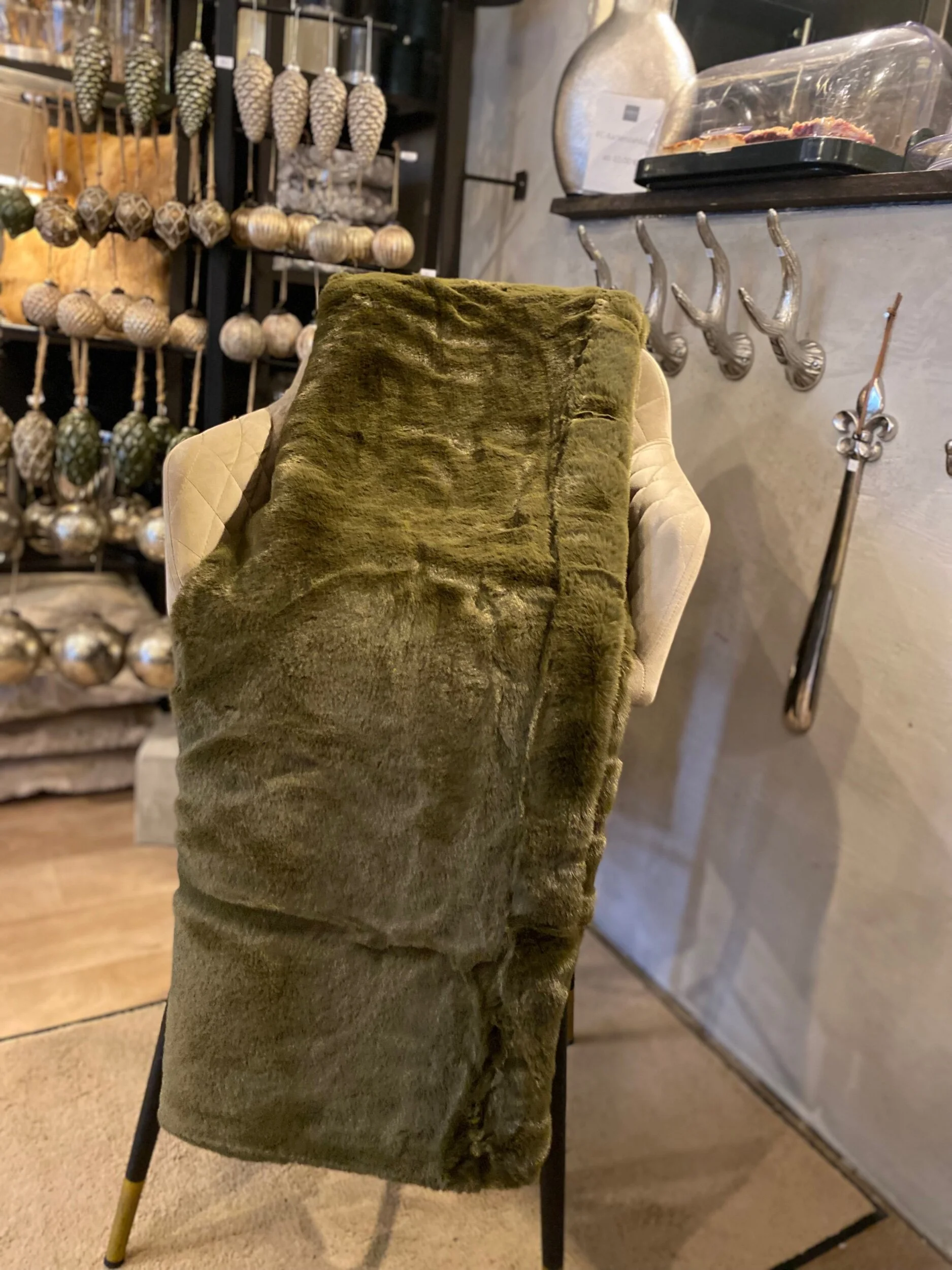 DD8633E3-14BE-434B-AC94-C9C6BAE49C68