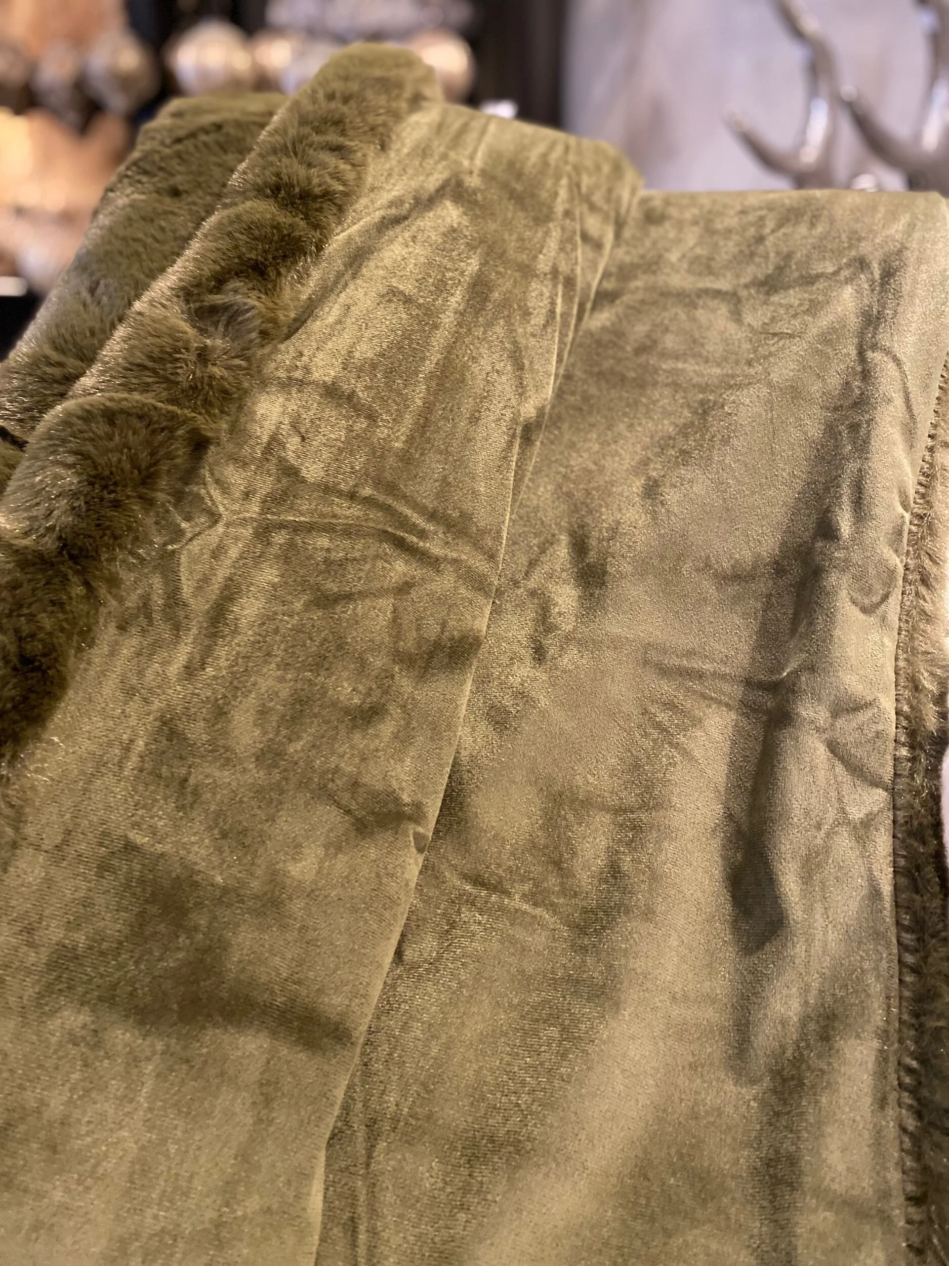 E5D768EC-10FE-496A-A8E9-13E456ACFCA5