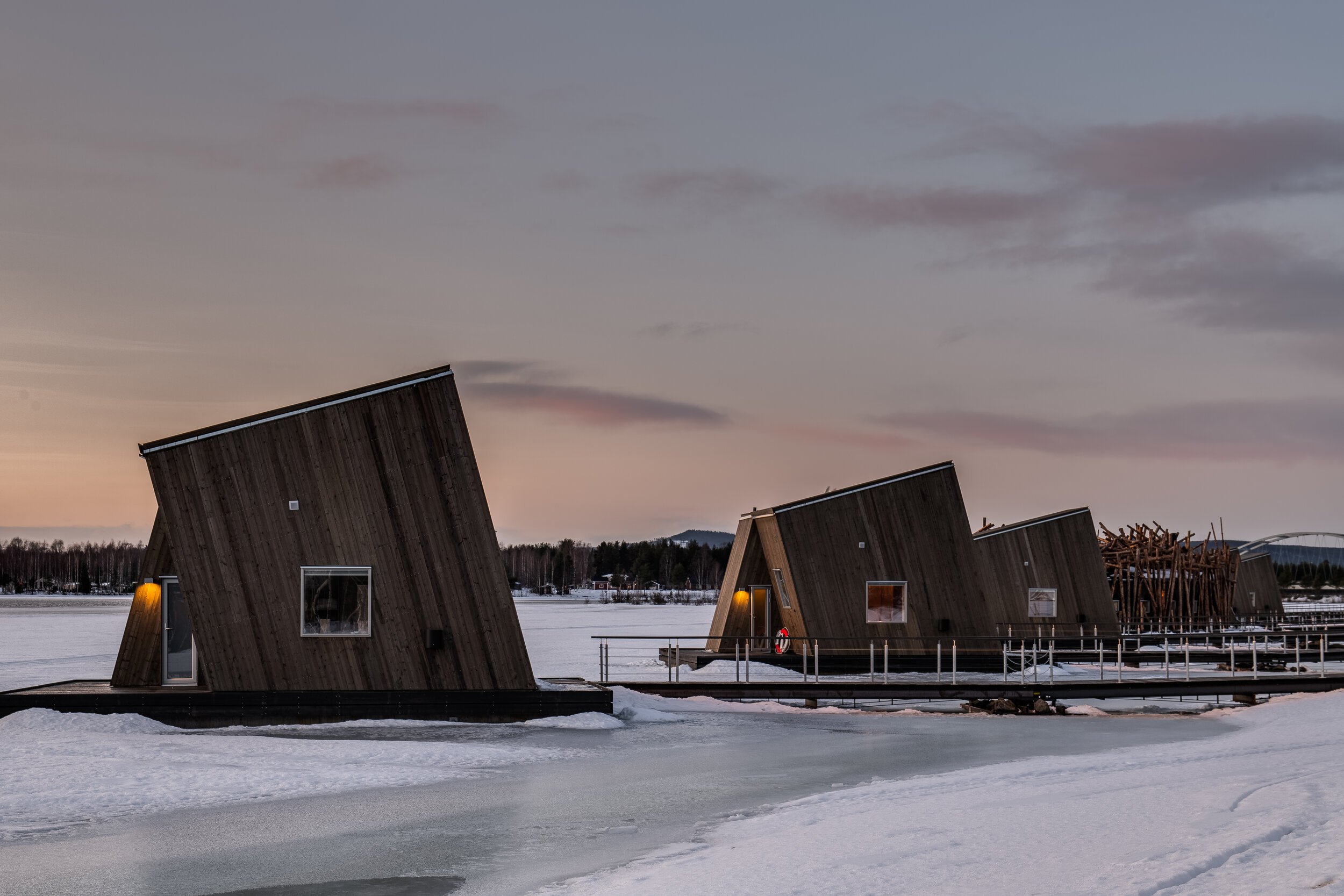 arctic-bath-water-cabins-photo-daniel-holmgren.jpg