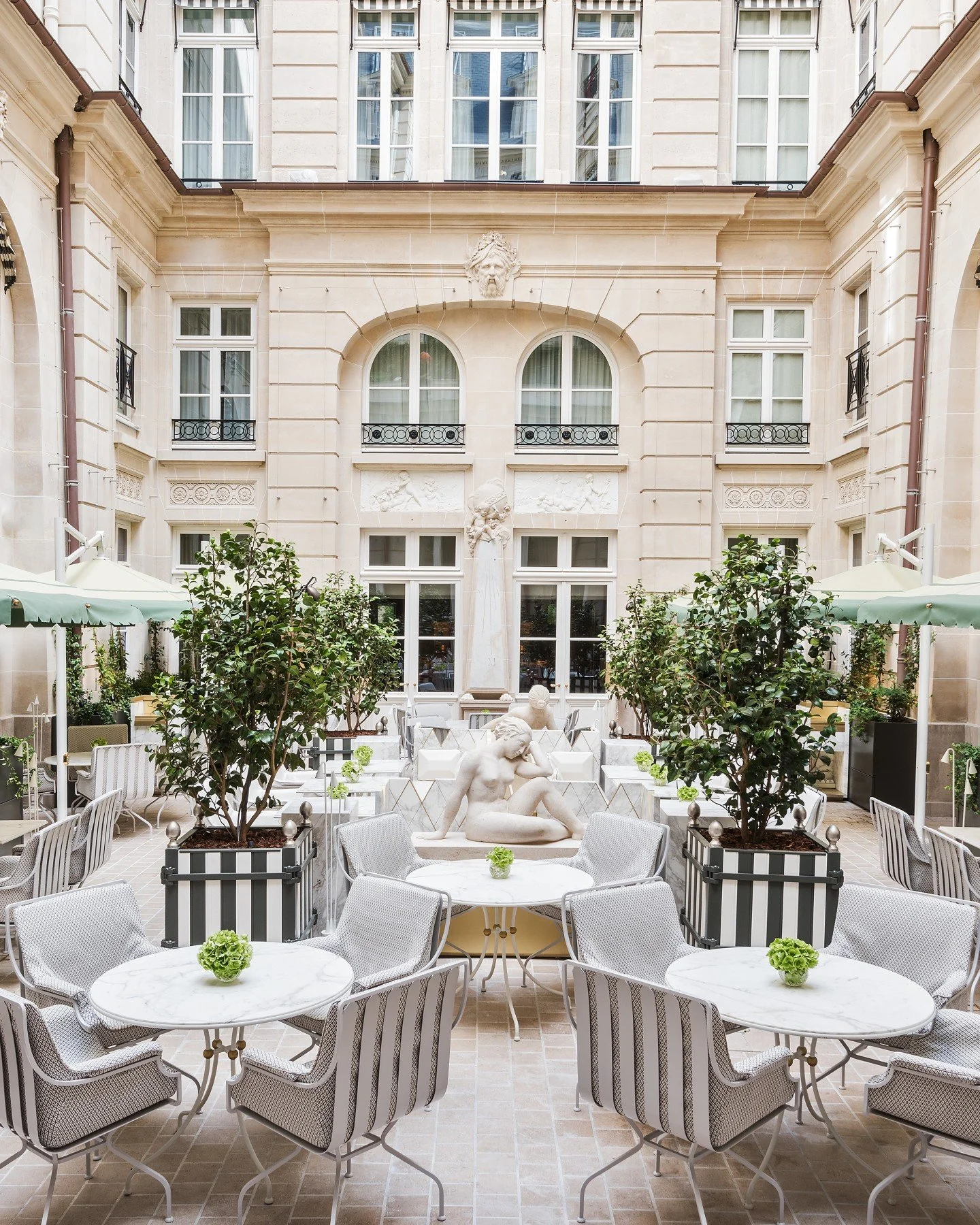 It's been three months since we posted about Paris, which feels like it might be illegal? So today's Friday Feedback stories are dedicated to some of our favorite hotels in Paris. Sometimes it really is that simple! #wemaketravelbetter