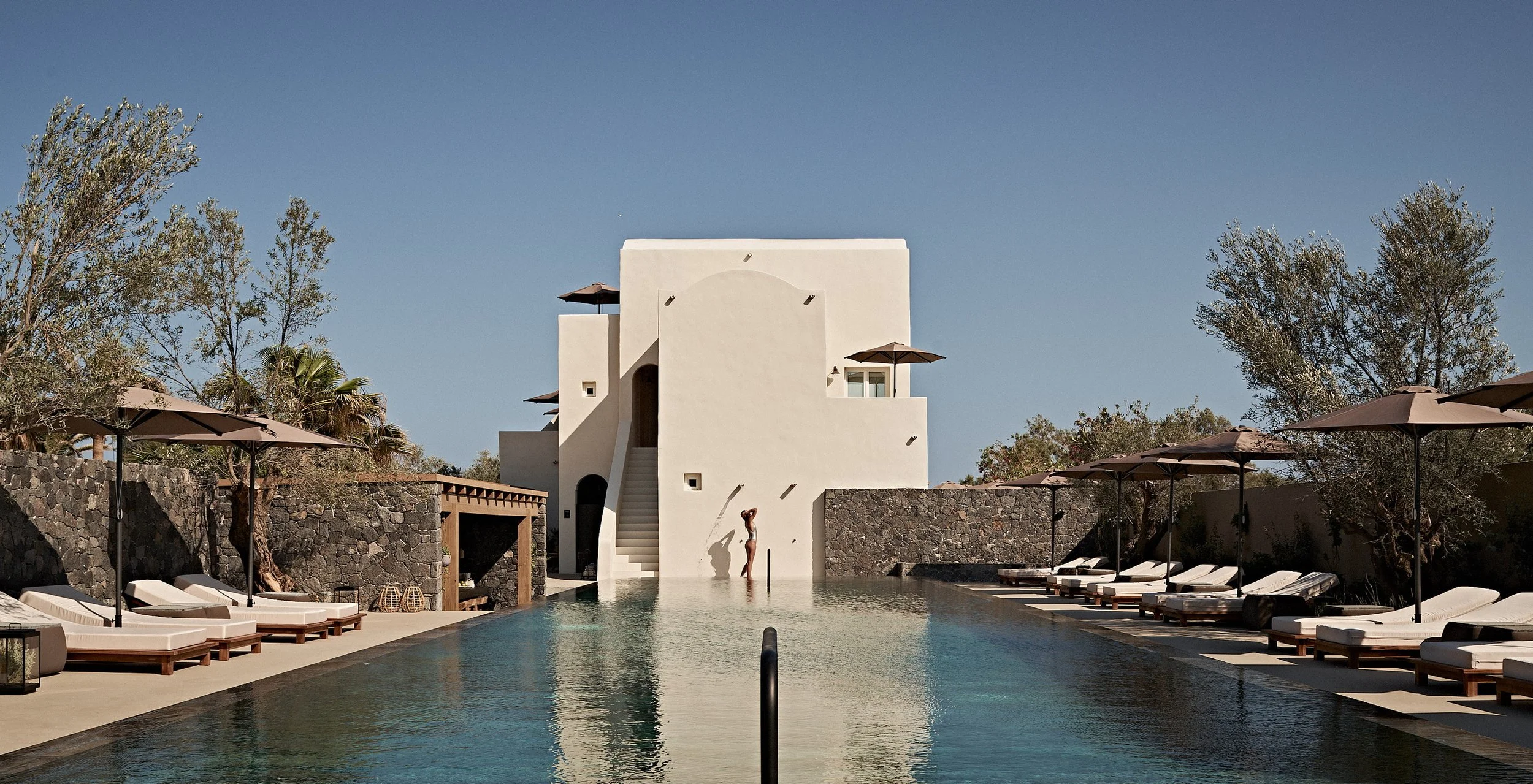 Istoria_pool_2880x1473.jpg