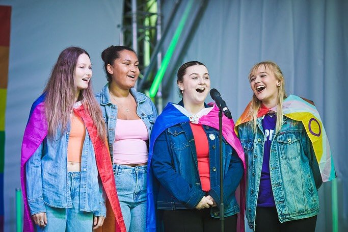 🏳️&zwj;🌈🎤 Rain didn&rsquo;t stop the rainbow! Our amazing singers braved the downpour to deliver a powerful set at Bracknell Pride &mdash; and the crowd danced through every drop! 🌧️🌈💛
A huge thank you to everyone who showed up, sang along, and