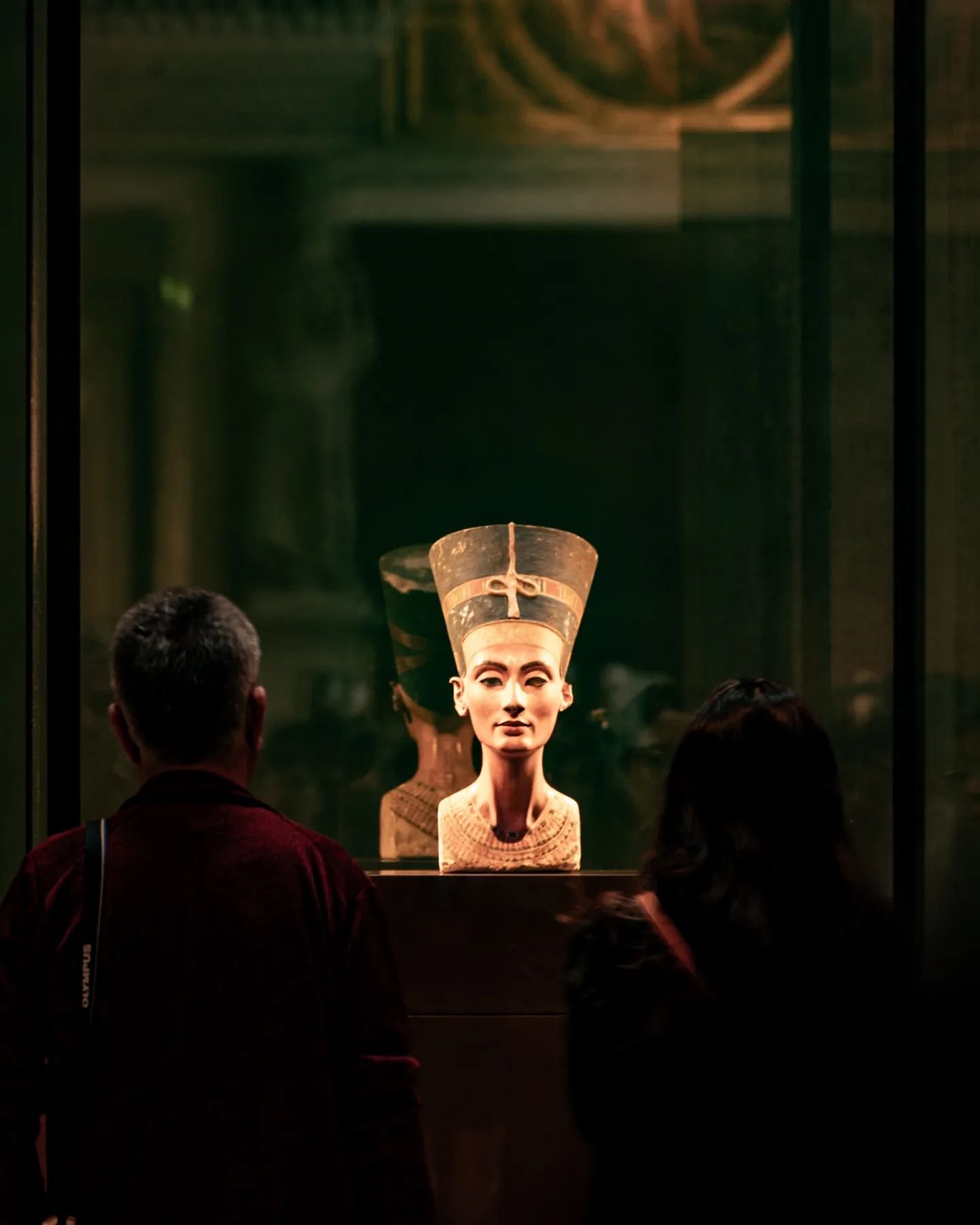 The one who does not like to have her photograph taken: Nefertiti.
.
.
.
.
.
#berlin #berlinberlin #visitberlin #citylife #igcity #architecturephotography #berlinstagramm #cityscape #europeancities #germanarchitecture #igbuildings #topeuropephoto #il