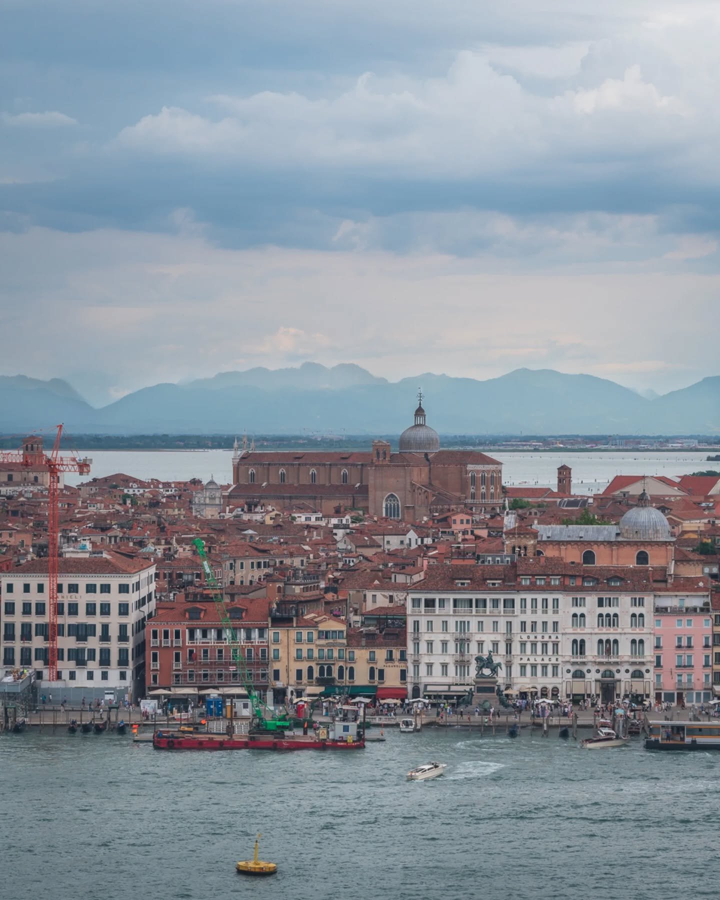 Venezia Views.
.
.
.
.
.
#venezia #venice #veniceitaly #venedig #visitvenice #gondolas #lifeonwater #citybythesea #cityscape #sangeorgiomaggiore #topeuropephoto #europesfinest #europeancities #veneziagram #madewithlightroom #historiccity #cityphotogr