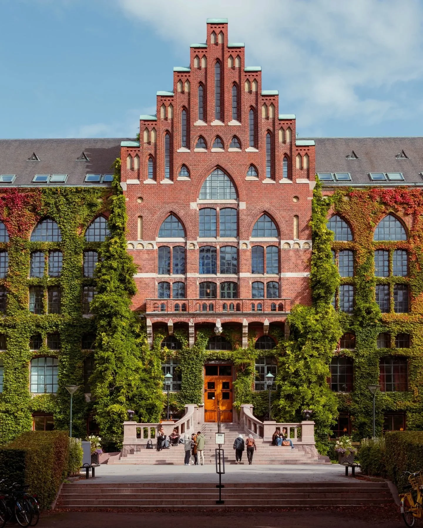 Probably the most iconic facade in all of Lund. Here in autumn colors. Have you visited?