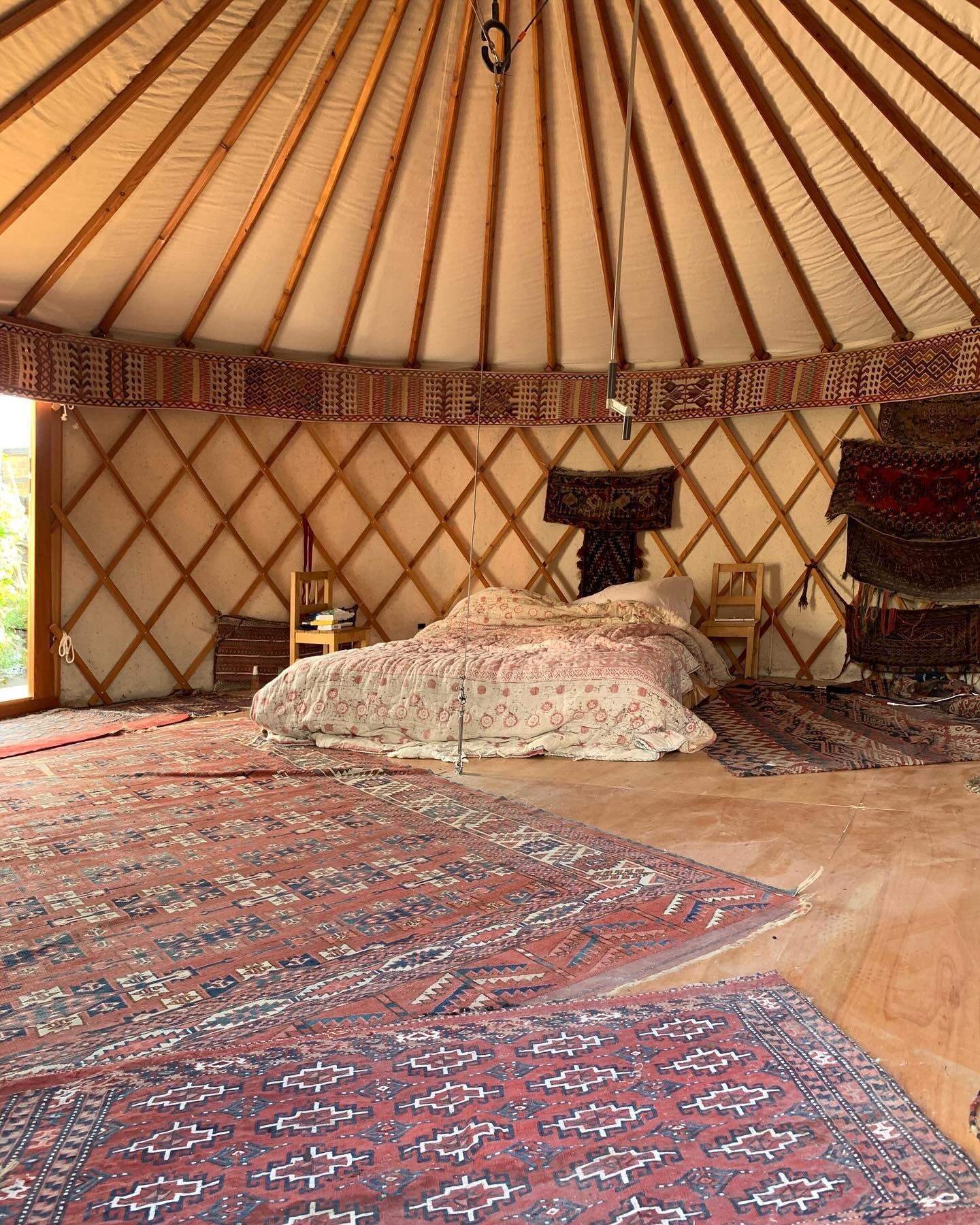 🛖🌙&nbsp; My friend Charbel has hands down the coolest sleeping arrangement in all of London 🌟&nbsp; This Central Asian yurt installed on his rooftop not only serves as his bedroom all year round - it also houses his gorgeous Central Asian rug coll