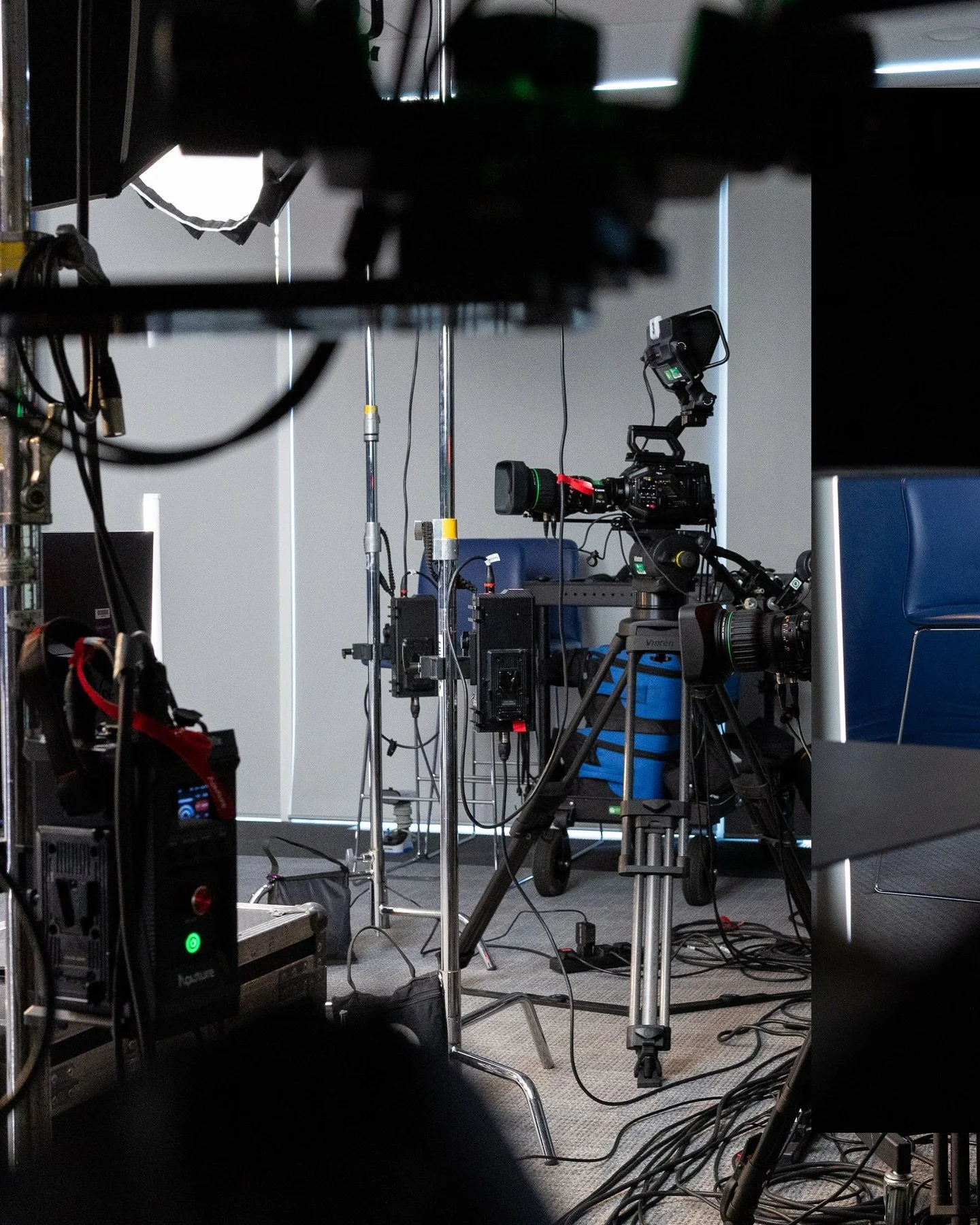 Behind every seamless live stream is a lot of serious kit. A global company with 90,000 employees, one hour to convey important updates and drive the business forward. We handled the cameras and lighting so our clients could focus on their message.