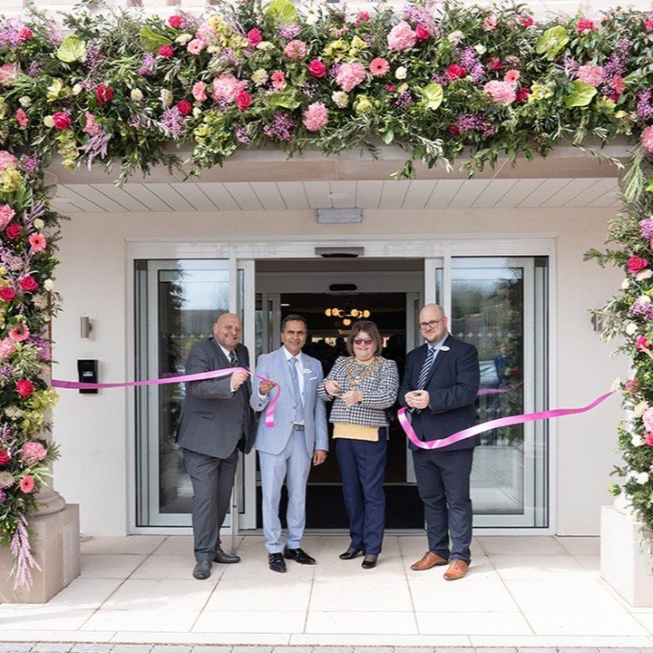 @hallmarkcarehomes has officially opened Willingdon Park Manor, a luxury 85-bed care home in Eastbourne that offers a cafe, cinema, therapy room, hair salon and cinema
See link in bio
#carehomes #luxurycarehome