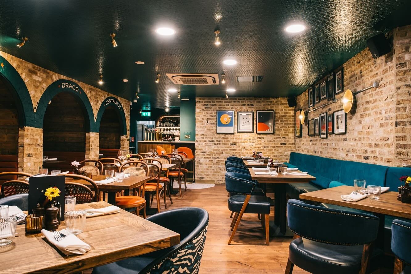 What a beauty! East London pub @theastronomere1 has reopened with a complete new look, new menu and new beers on the bar.

Sat in the heart of Spitalfields, the @fullers pub has a new layout that sees the bar now positioned at the back of the ground 