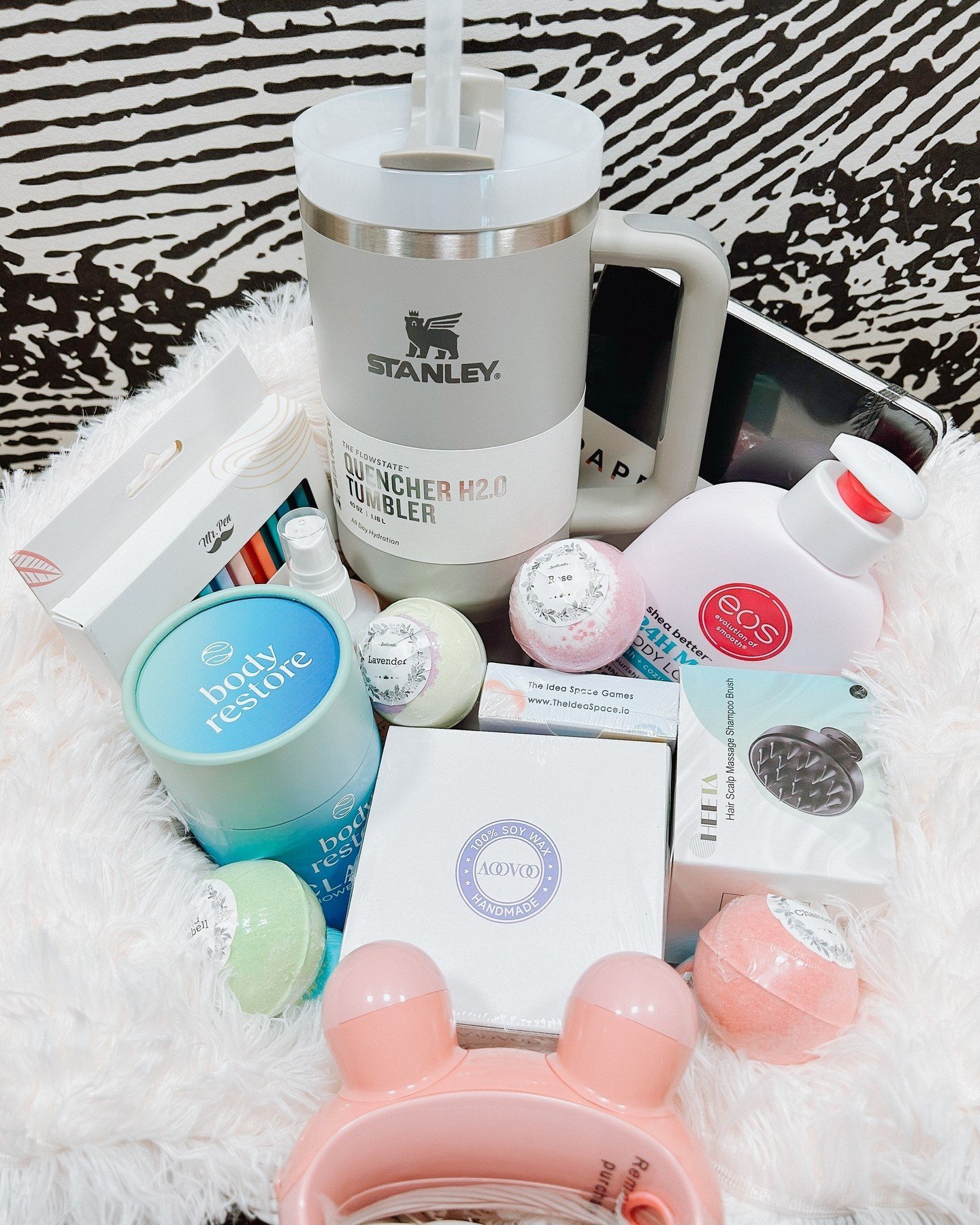 April giveaway! 🌸🌹We are giving away a basket full of self care items that our staff loves!

How to enter:
🤍must be following @universityvillage
🤍like this post
🤍comment your favorite way to relax

*Must be a resident of University Village to wi