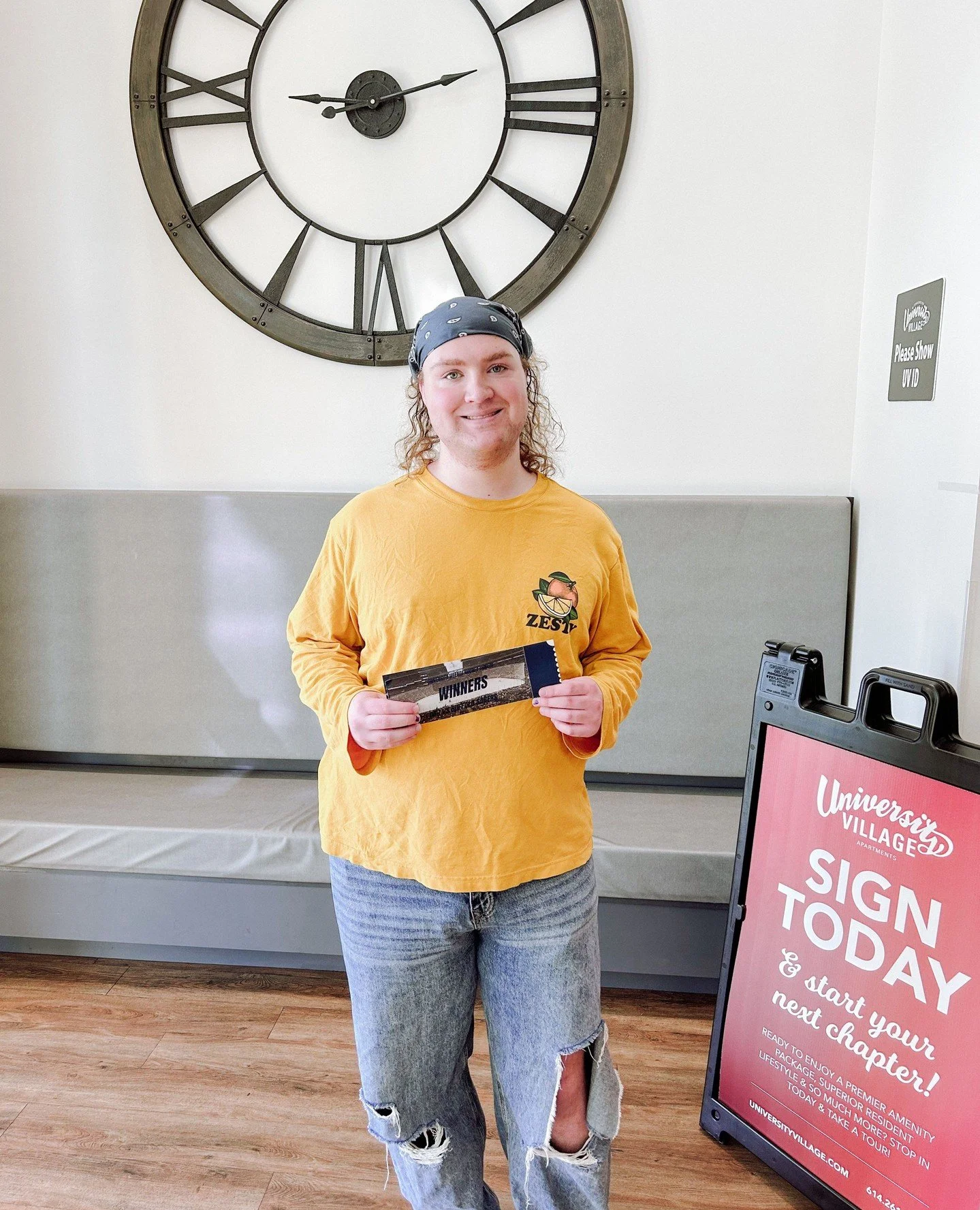 Shoutout time! Huge congrats to one of our amazing residents for renewing on the spot at our Fall Kickoff last month and scoring tickets to the Columbus Blue Jackets game!