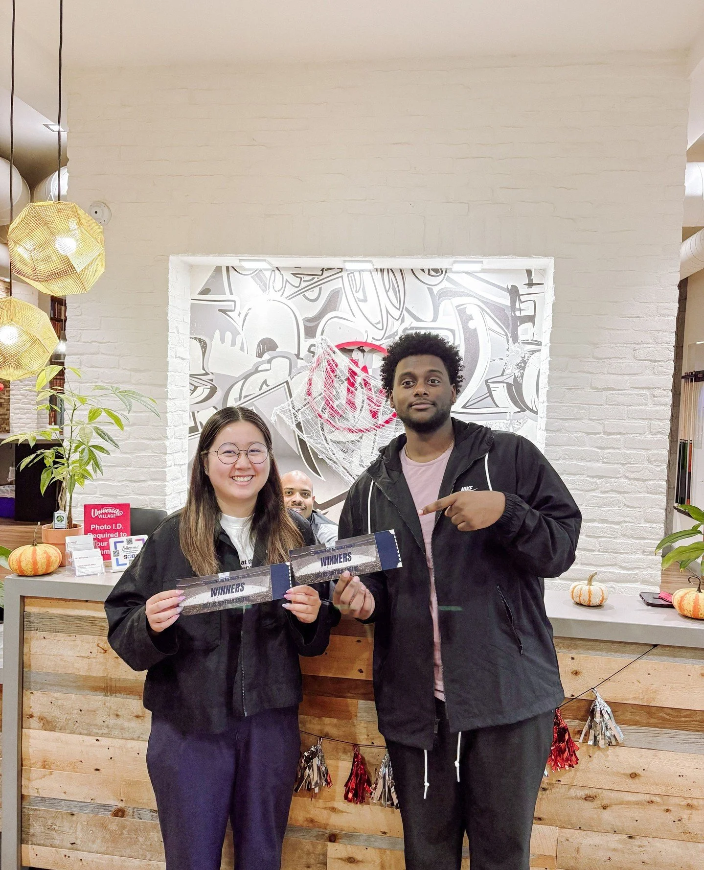 Shoutout time! Huge congrats to one of our amazing residents for renewing on the spot at our Fall Kickoff last month and scoring tickets to the Columbus Blue Jackets game!