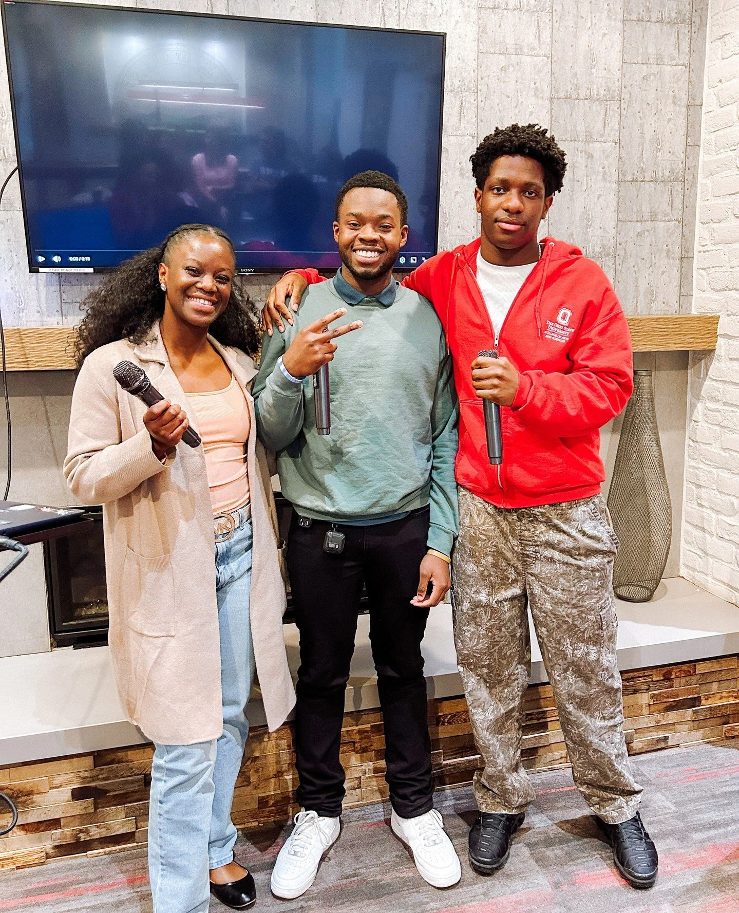 Need a roommate 👥? Join us NEXT TUESDAY, April 7th from 5:00pm - 7:00pm for a ROOMMATE MIXER in our Resident Life Center! You don't need to be a UV resident to attend, this event is open to anyone seeking a roommate for next year. Hope to see you th