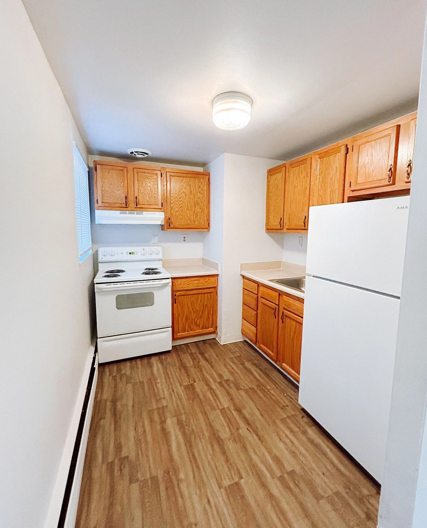 Now showing The Heisman! This is our largest two-bedroom unit with three closets, giving it the most storage. This specific Heisman has laminate flooring in the kitchen and dining area. This unit is available for IMMEDIATE move-in! ⁠
⁠⁠
📸 Photos are