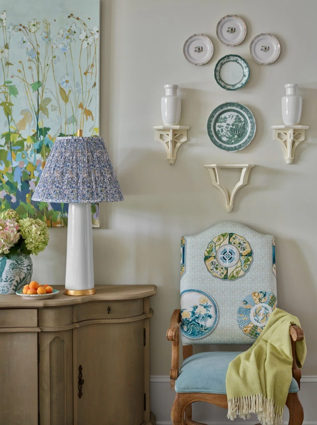A closer look into the details of this beautiful breakfast room. Custom upholstered chairs flanking the buffet add some color and some more seating to be pulled up to the table.

📷 @emilyfollowillphotographer
_____________________ 

#schillingandco 