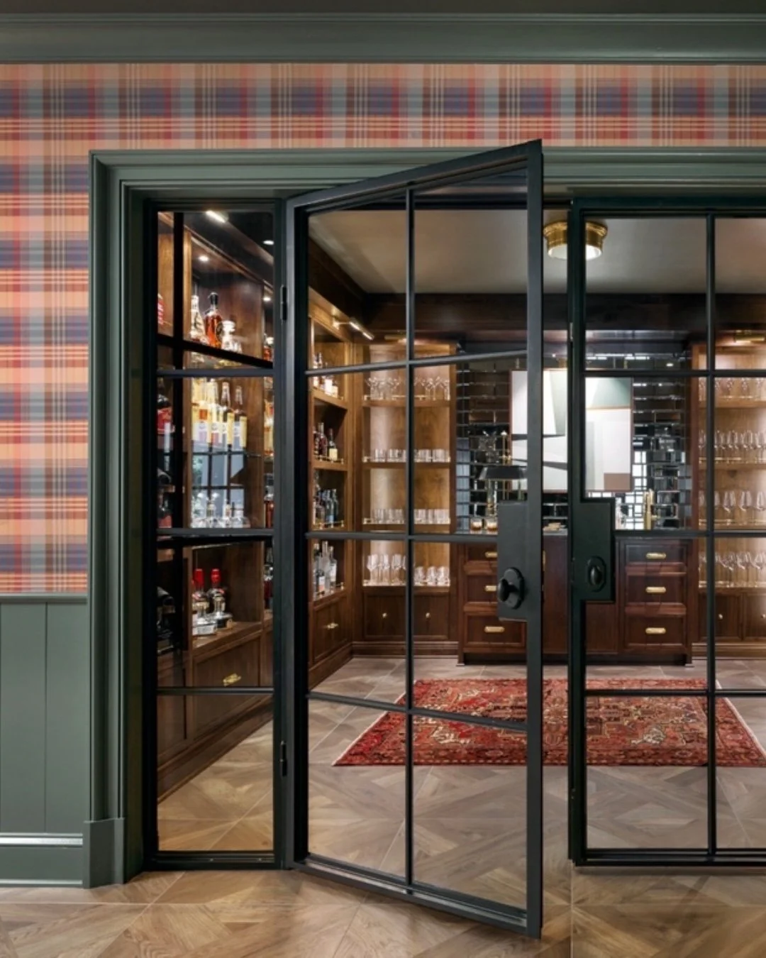 New Years Eve at home? Not a problem when you have your very own custom wine and bourbon room! 🥃

📷 @dhcphoto
_____________________ 

#schillingandco #atlantainteriordesign #interiordesign #decor #homedesign #interior #interiors #shopping #interior