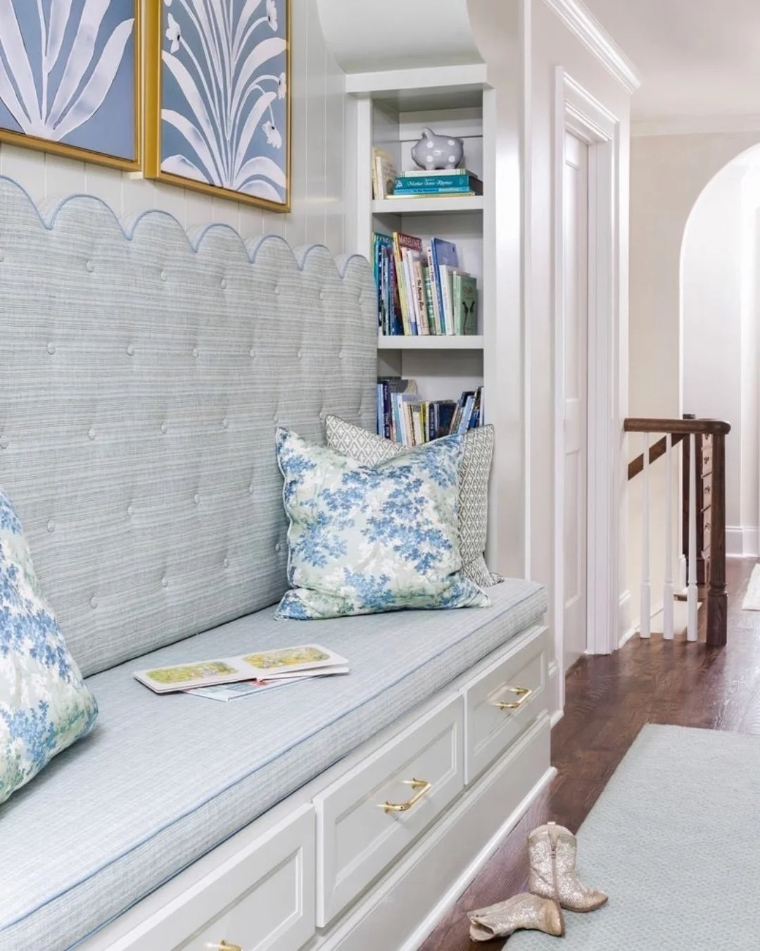 Did you know today is World Book Day? We love creating little nooks for our clients big and small to enjoy reading. This upstairs landing was the perfect spot for 3 growing girls to fall in love with it! These details that @schillingadco_designbuild 