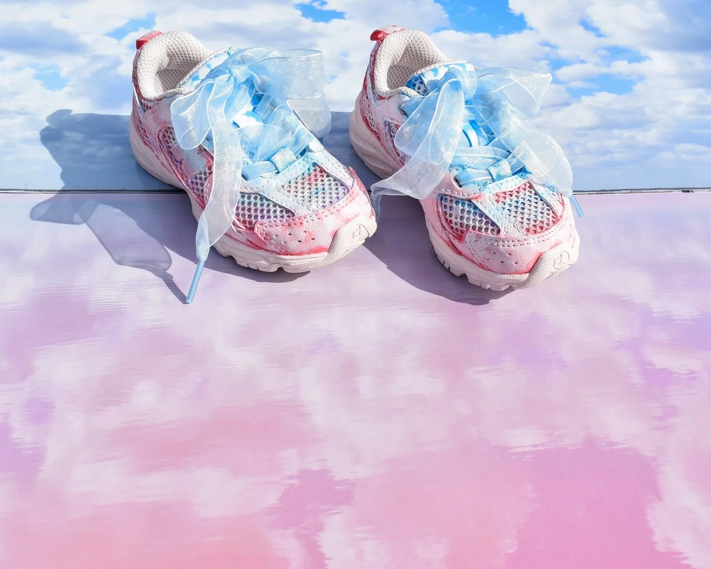 Las Coloradas, Mexico photo as background &gt;&gt;&gt; colored paper 🥰🫶🏽🩵

#wholeesakicks #sneakerschica #mexicanartist #lascoloradas #mexico #angeluspaint #customsneakers #toddlersneakers #toddlerfashion #nb #newbalancelifestyle #handpainted