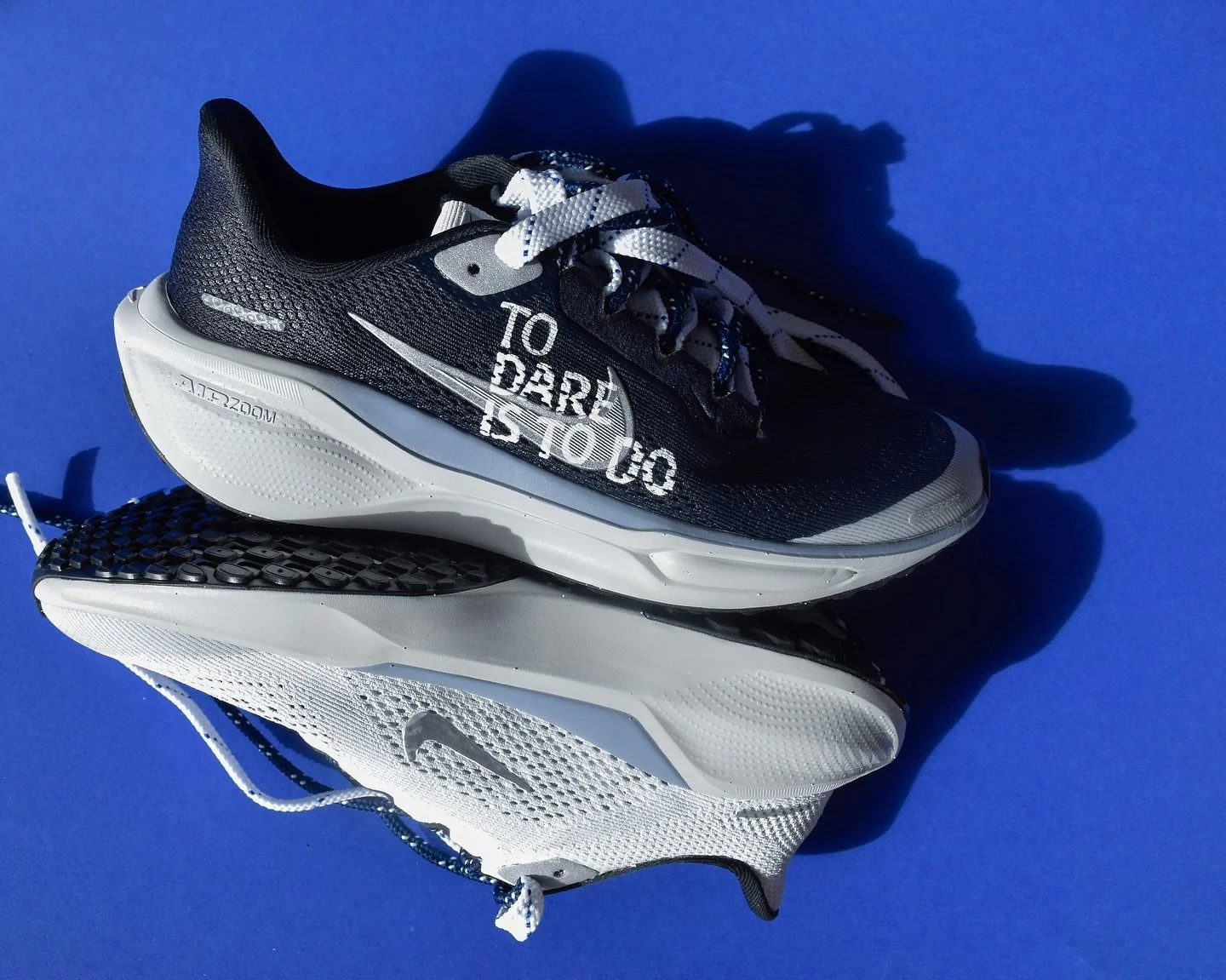 When you rep your team ⚽️
#wholeesakicks 

#sneakerschica #customsneakers #mexicanartist #mismatched #nikekids #handpainted #kidsneakers #nicekicks #complexkicks #hypekicks