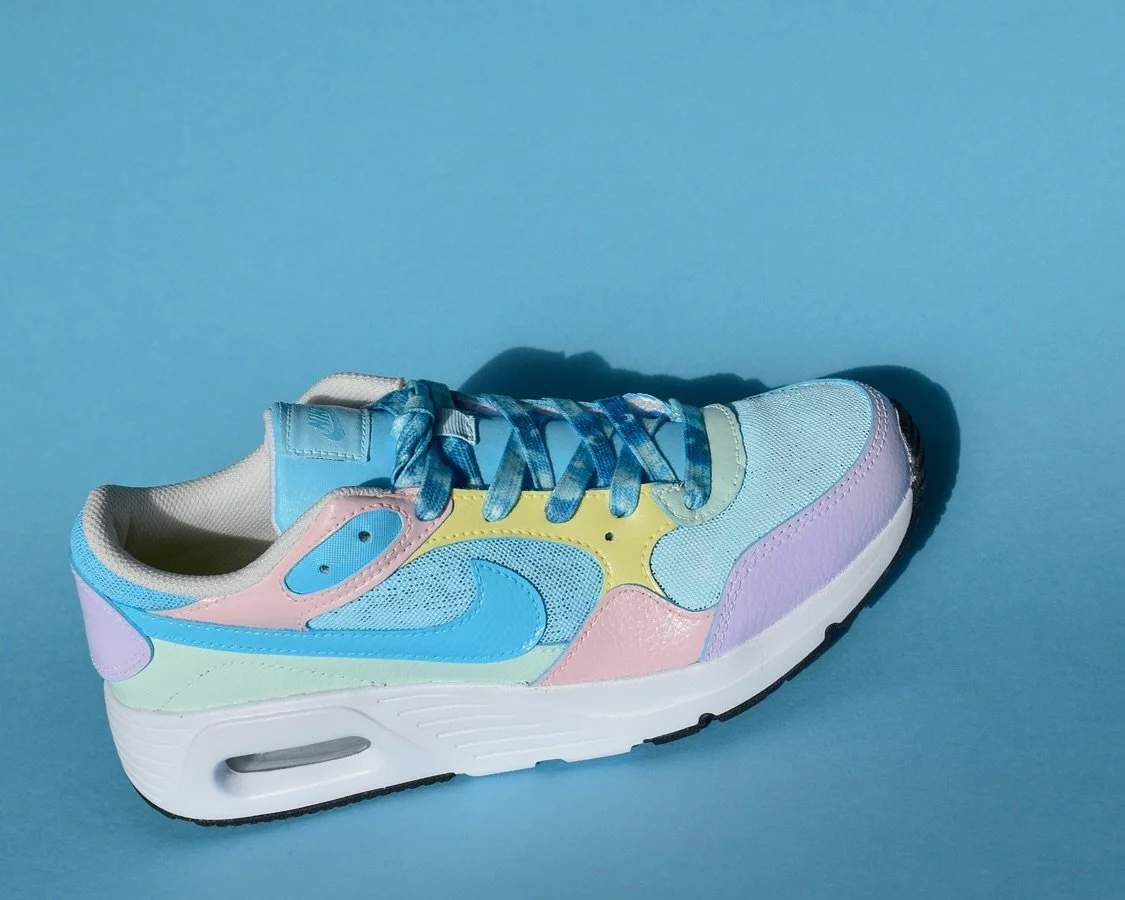 Right foot forward. Thank you so much @katieccurrie 🩵 #wholeesakicks

#sneakerschica #customsneakers #femalesneakerhead #mexicanartist #nikekids #handpainted #kidsneakers #pastel #sneaks