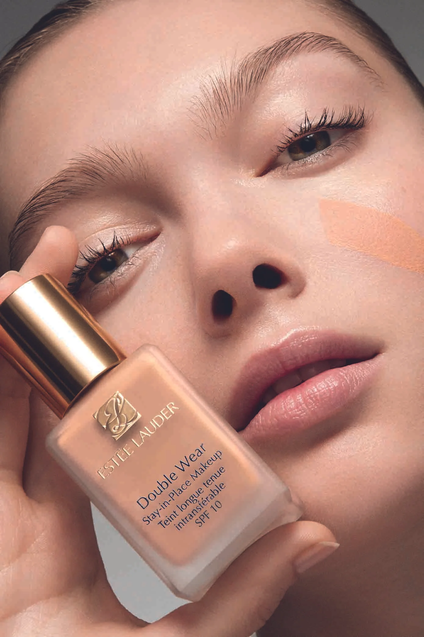 TrendReport_Beauty_DoubleWearSIP_EMEA_F18_lr.jpg